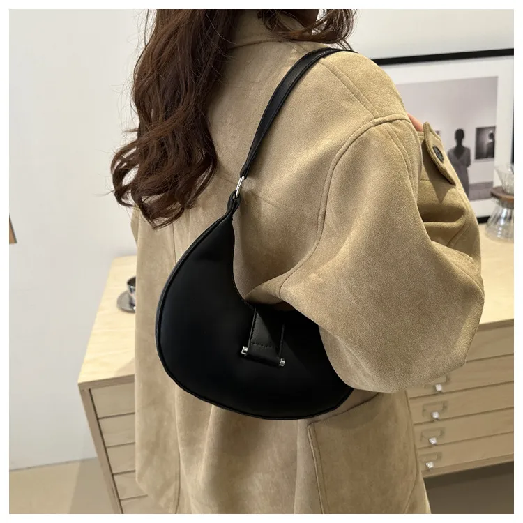 Women's Pu Leather Solid Color Streetwear Sewing Thread Square Zipper Underarm Bag display picture 14