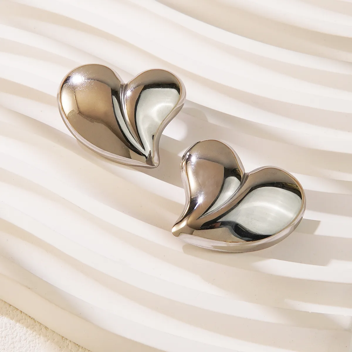 1 Pair Sweet Simple Style Heart Shape 304 Stainless Steel Imitation Gold  Ear Studs display picture 3