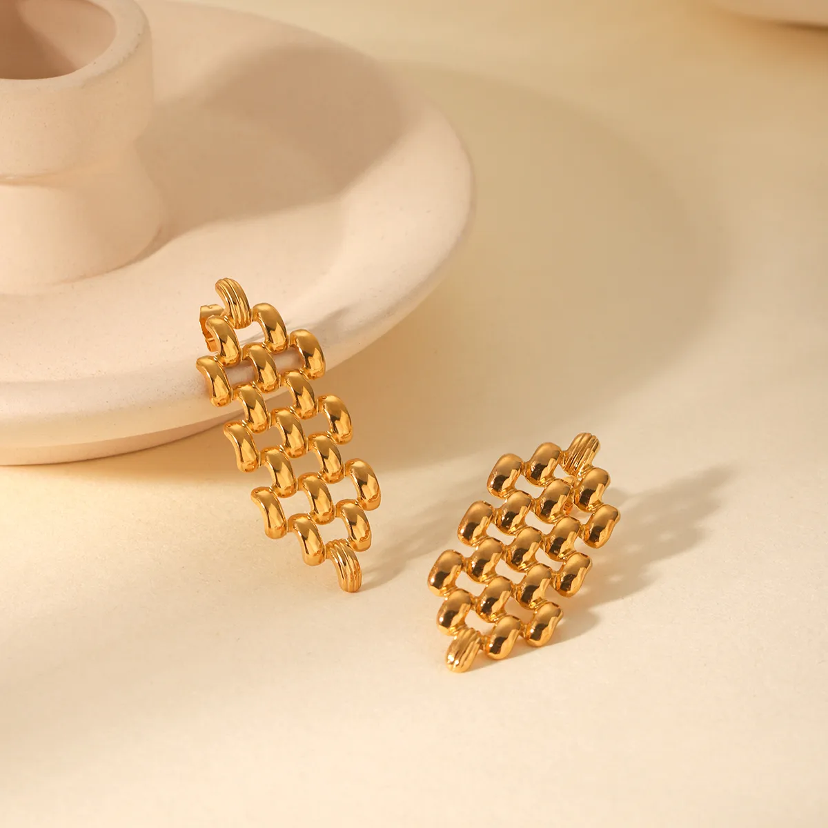 1 Pair IG Style Vintage Style Irregular Hollow Out 304 Stainless Steel Titanium Steel 18K Gold Plated Ear Studs display picture 2