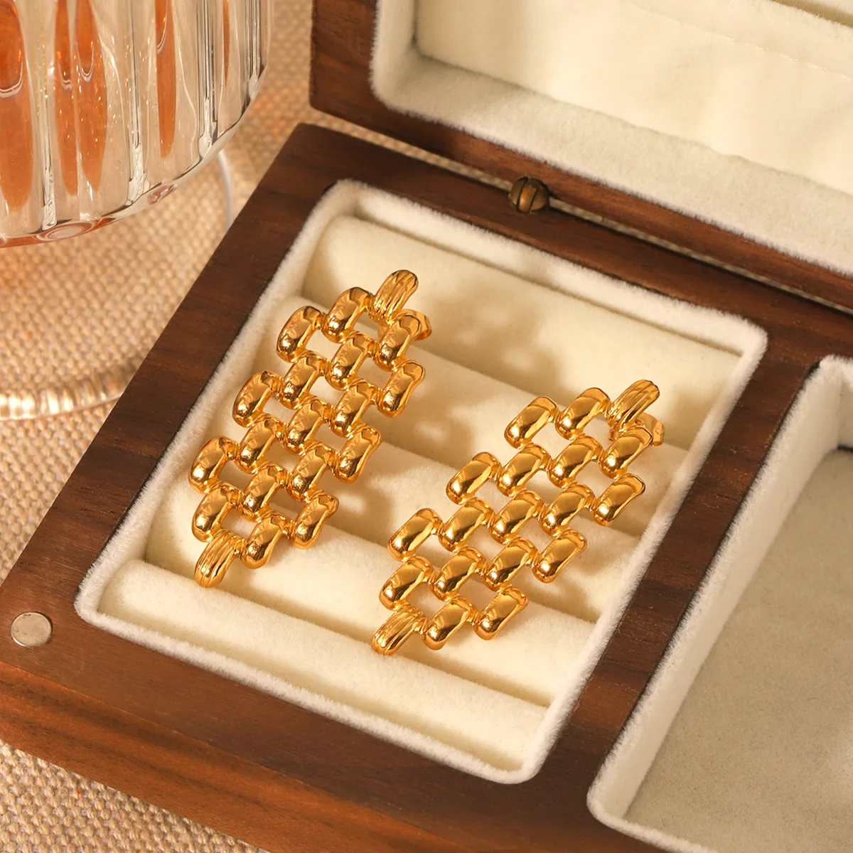 1 Pair IG Style Vintage Style Irregular Hollow Out 304 Stainless Steel Titanium Steel 18K Gold Plated Ear Studs display picture 4