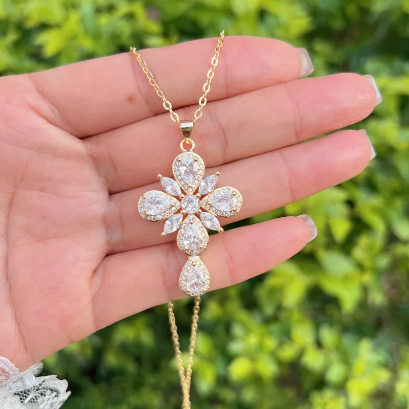 Retro Luxurious Classic Style Cross Copper Women's Pendant Necklace display picture 7