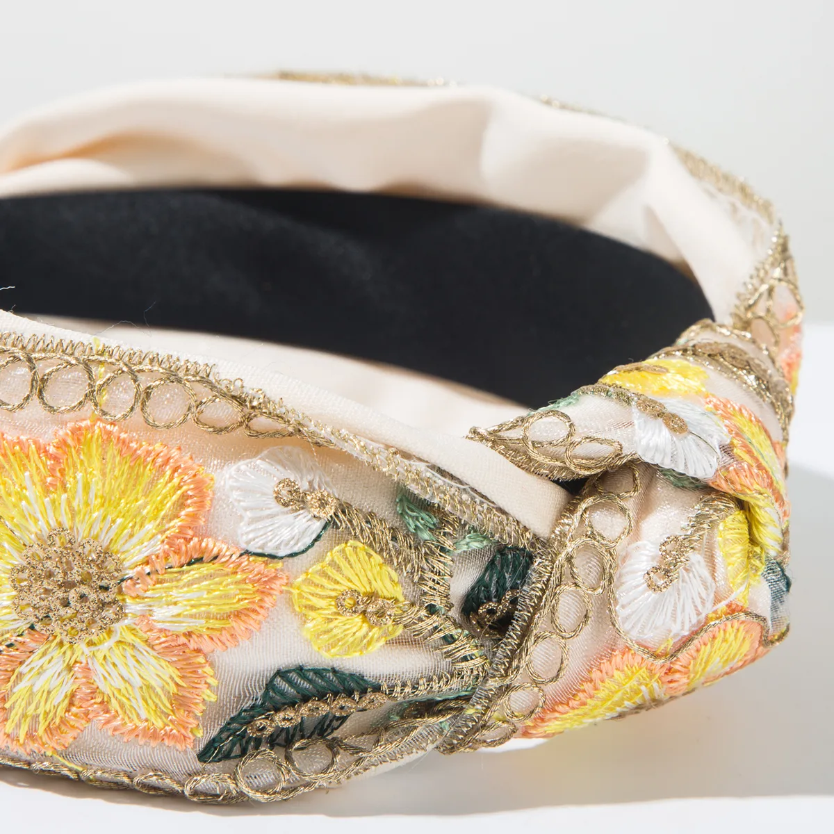 Women's Princess Embroidery Sweet Flower Cloth Hair Band display picture 3