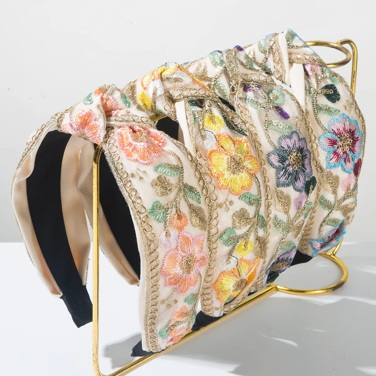 Women's Princess Embroidery Sweet Flower Cloth Hair Band display picture 2