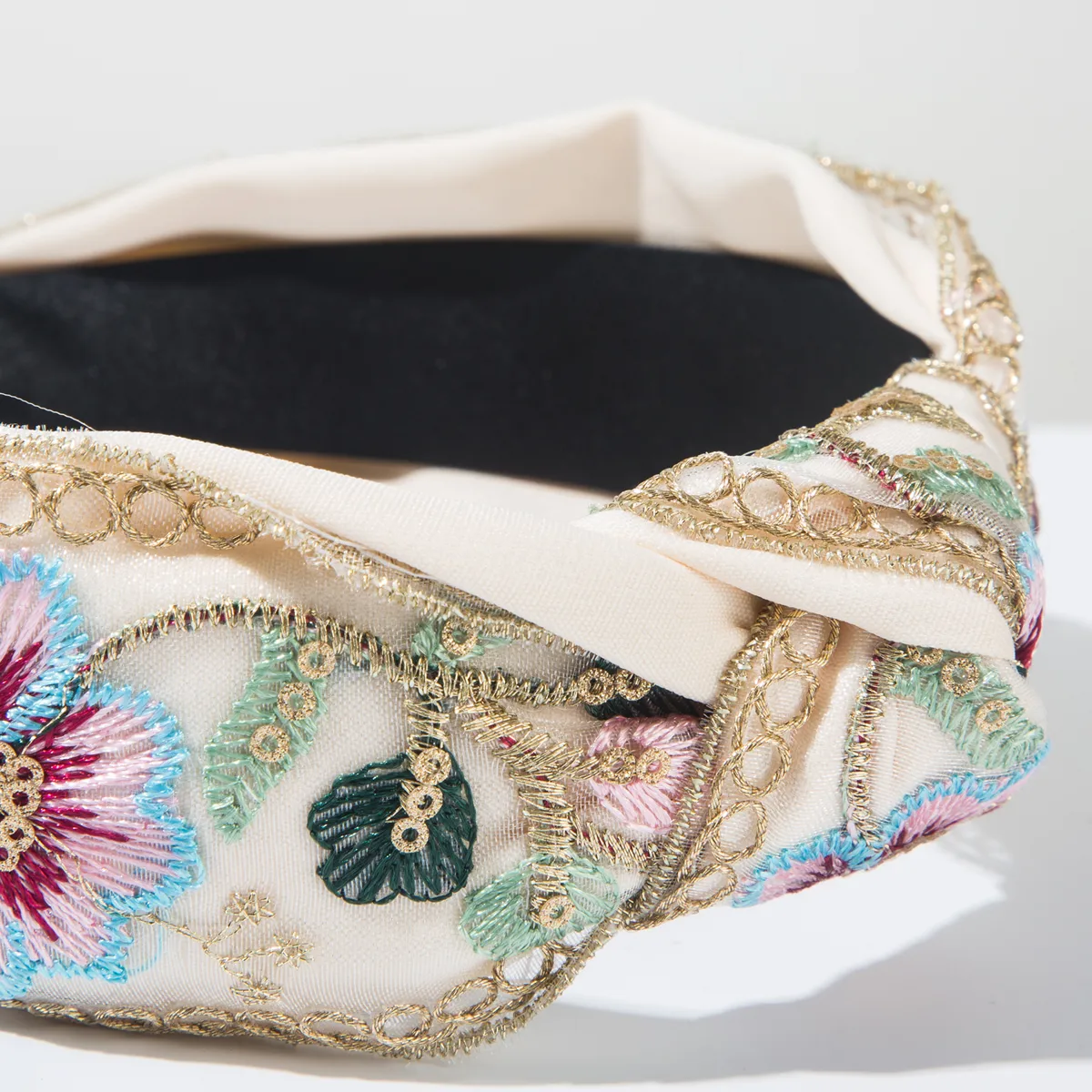 Women's Princess Embroidery Sweet Flower Cloth Hair Band display picture 6