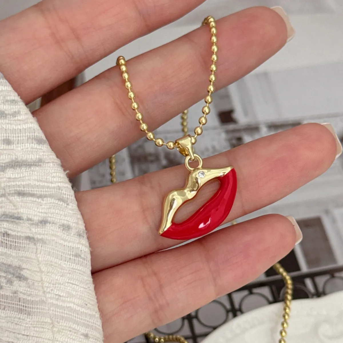 Retro Classic Style Red Lips Copper Epoxy 18K Gold Plated Women's Ear Cuffs Necklace Jewelry Set display picture 2