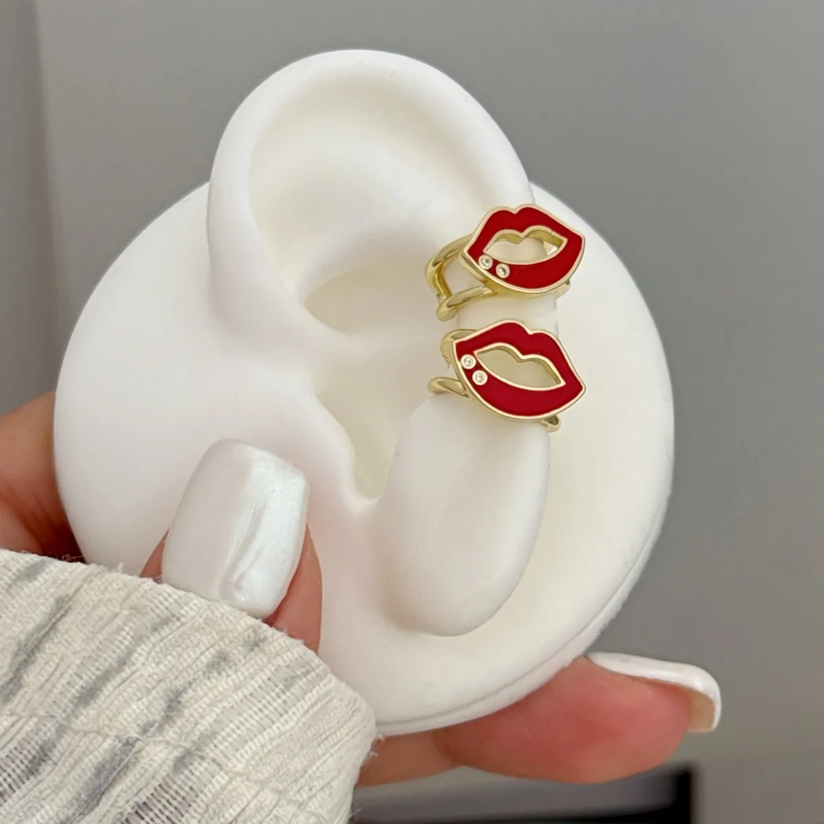 Retro Classic Style Red Lips Copper Epoxy 18K Gold Plated Women's Ear Cuffs Necklace Jewelry Set display picture 1