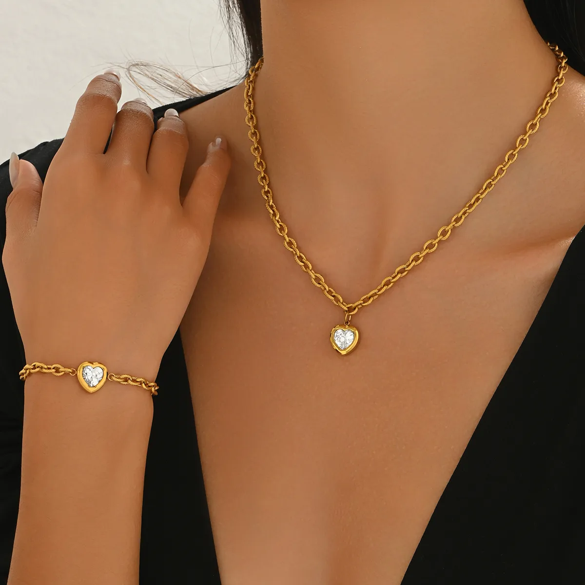 Elegant Luxurious Heart Shape 304 Stainless Steel Polishing Plating Inlay Zircon 18K Gold Plated Women's Bracelets Necklace display picture 1