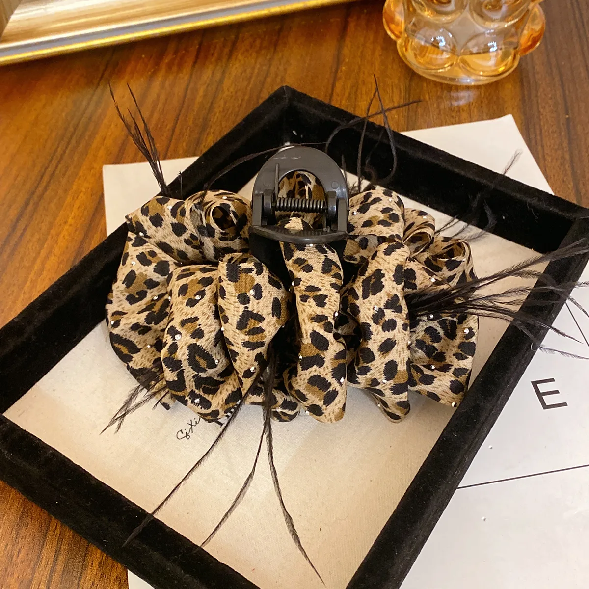 Women's Elegant Leopard Fabric Hair Claws display picture 4