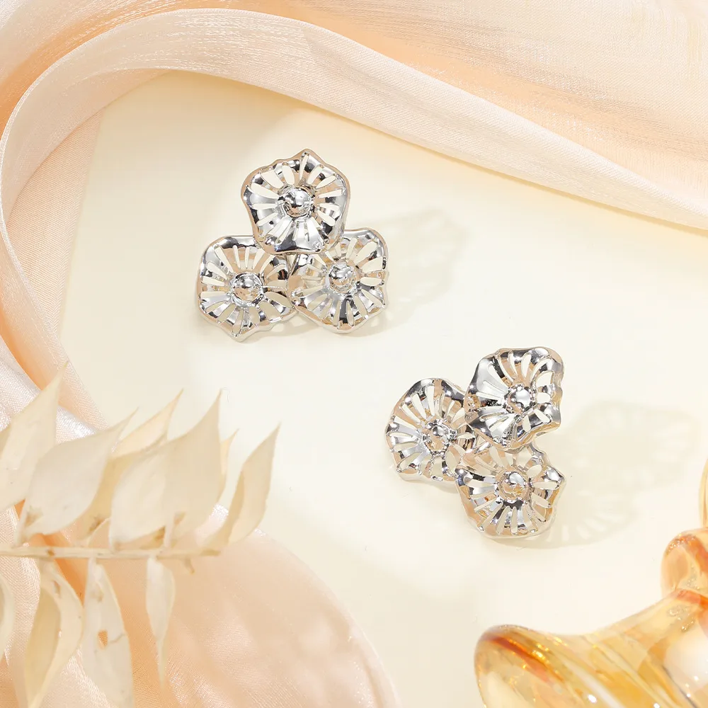 1 Pair Classic Style Flower Plating Iron Ear Studs display picture 4