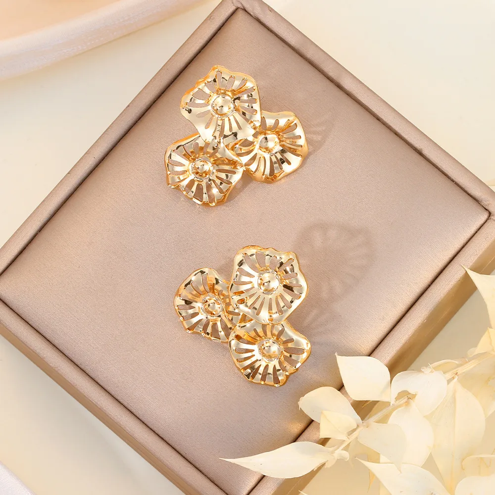 1 Pair Classic Style Flower Plating Iron Ear Studs display picture 5