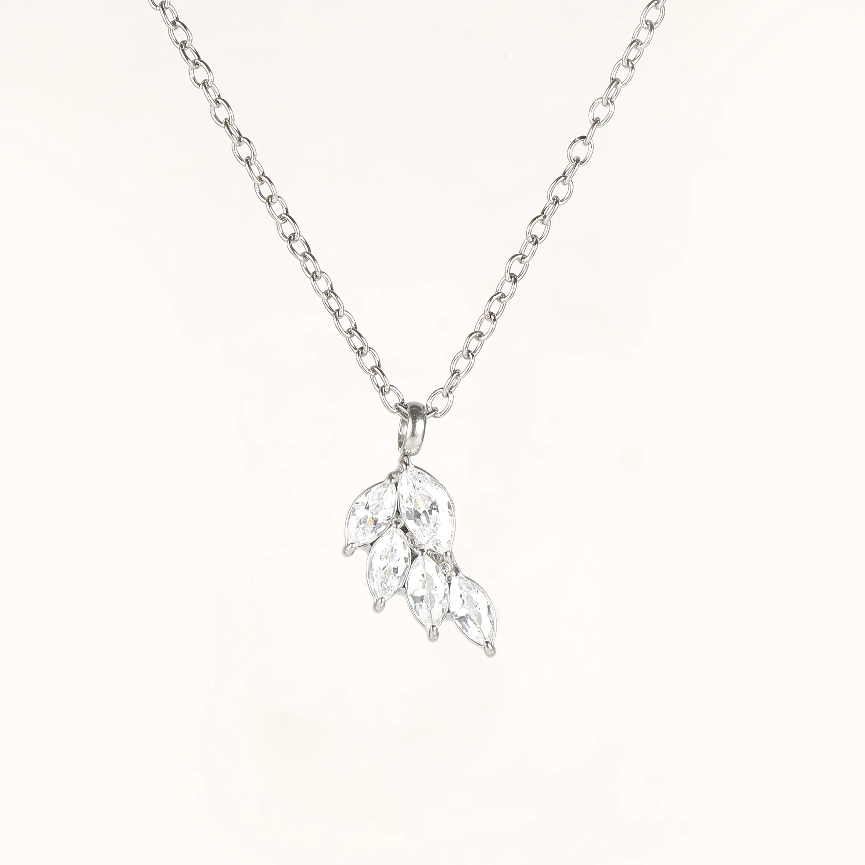 Simple Style Classic Style Geometric Letter Flower 304 Stainless Steel Women's Pendant Necklace display picture 24