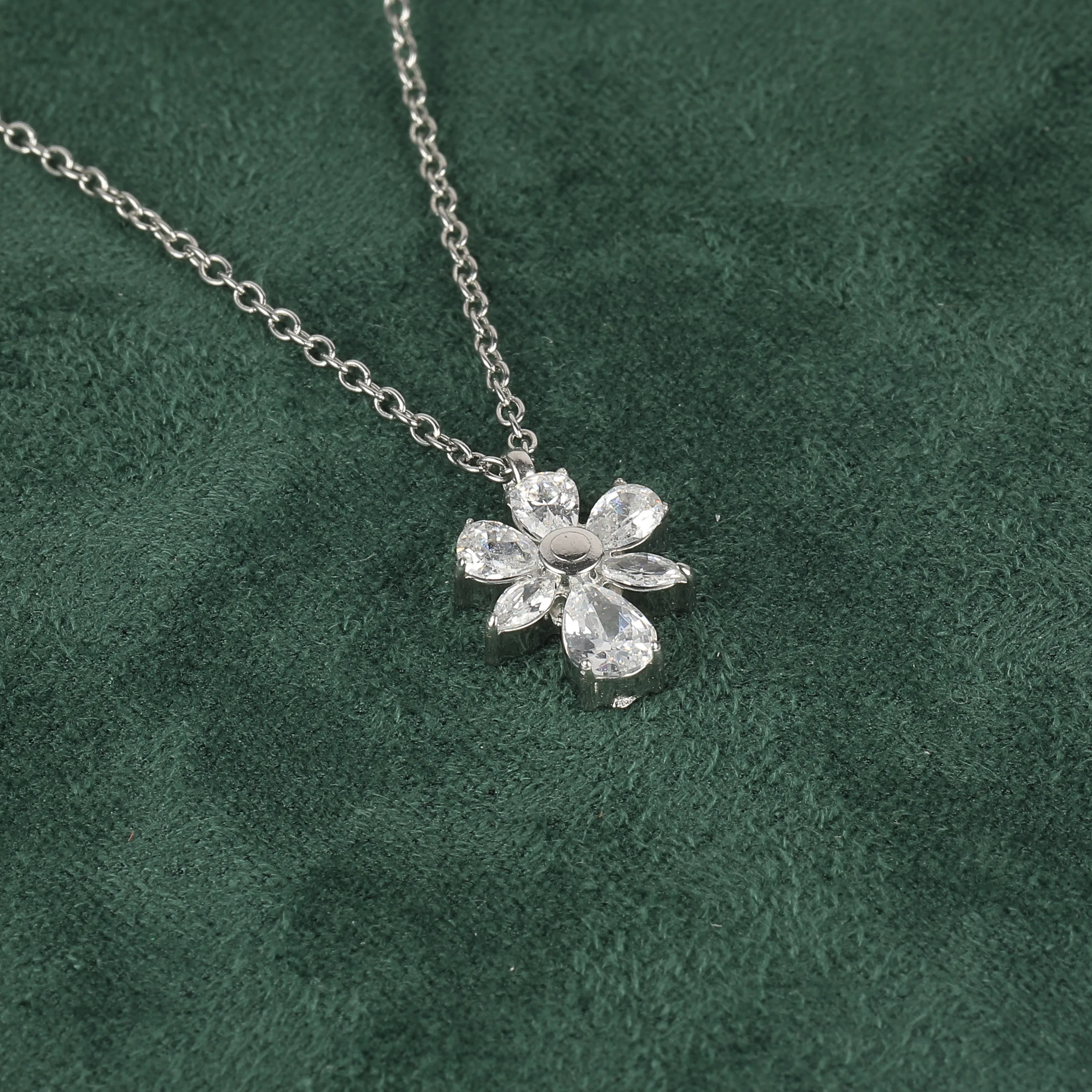 Simple Style Classic Style Geometric Letter Flower 304 Stainless Steel Women's Pendant Necklace display picture 34