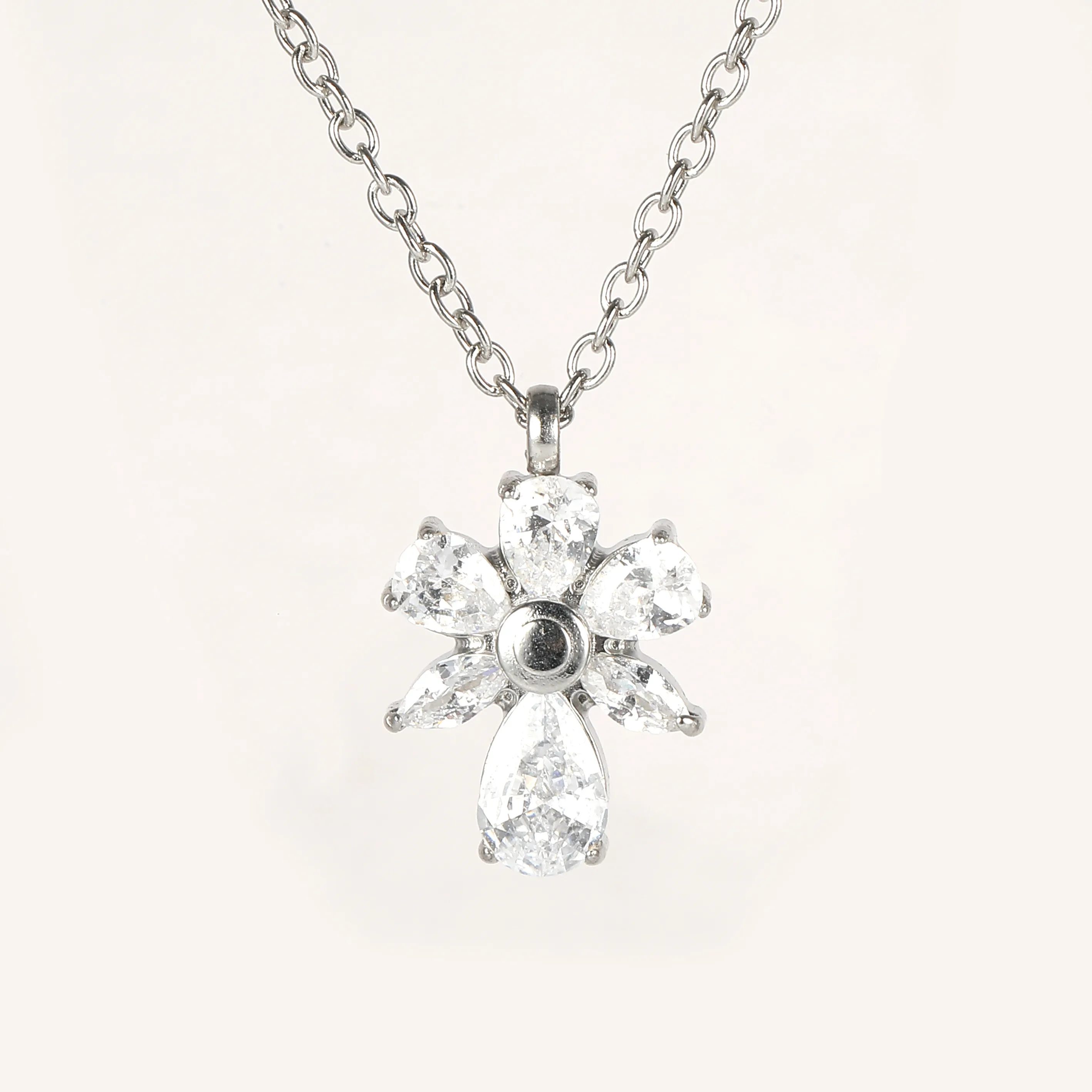Simple Style Classic Style Geometric Letter Flower 304 Stainless Steel Women's Pendant Necklace display picture 35