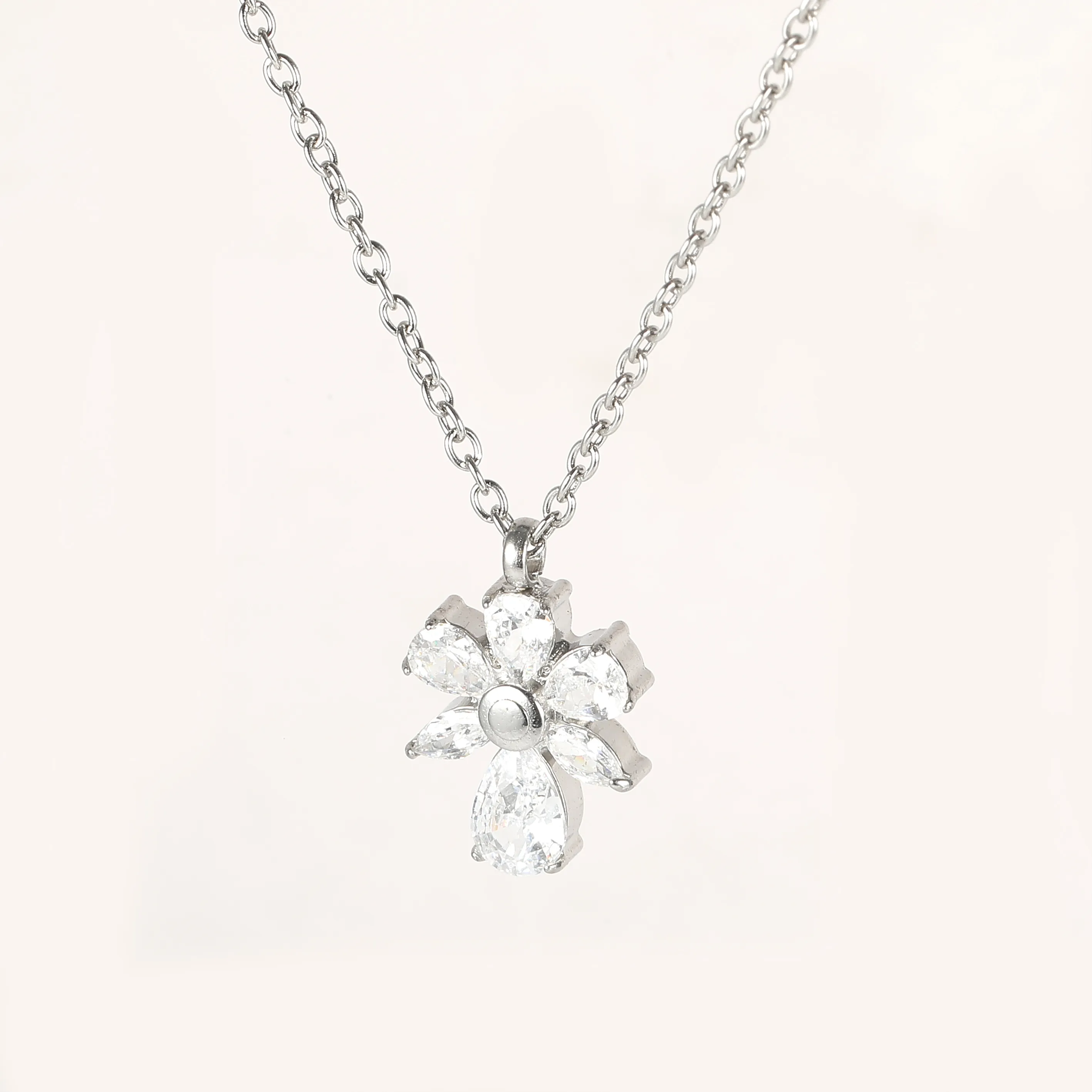 Simple Style Classic Style Geometric Letter Flower 304 Stainless Steel Women's Pendant Necklace display picture 36