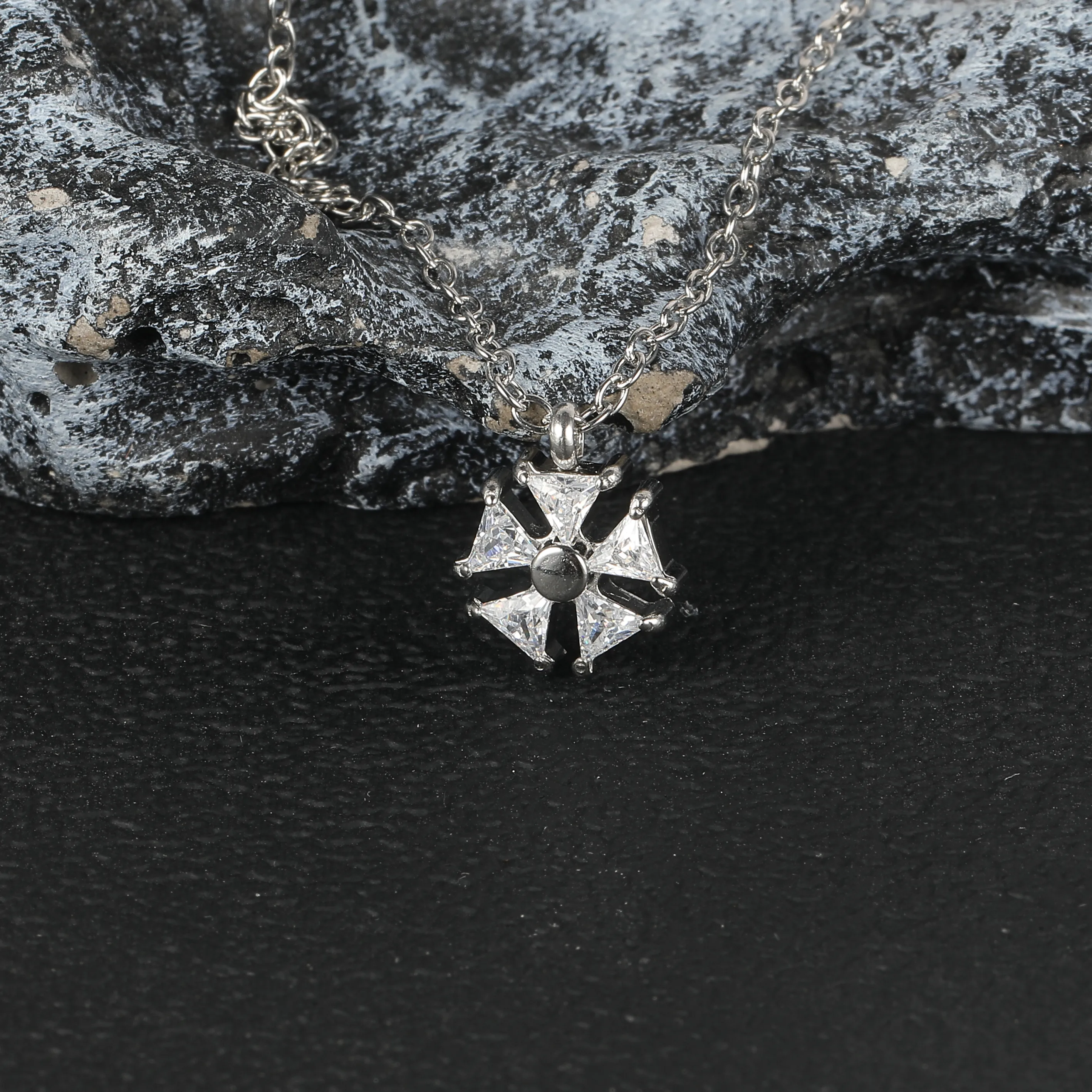 Simple Style Classic Style Geometric Letter Flower 304 Stainless Steel Women's Pendant Necklace display picture 41