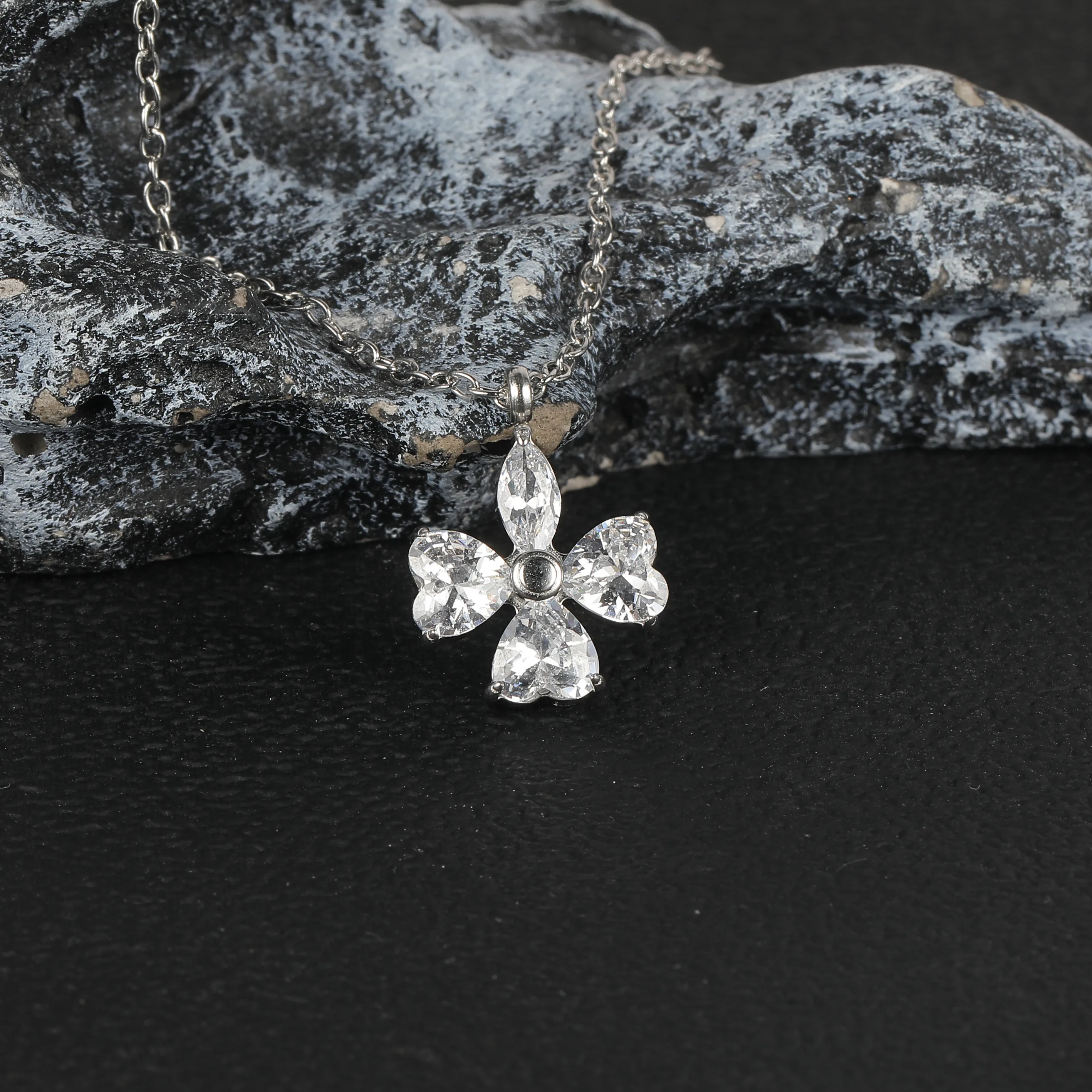 Simple Style Classic Style Geometric Letter Flower 304 Stainless Steel Women's Pendant Necklace display picture 46