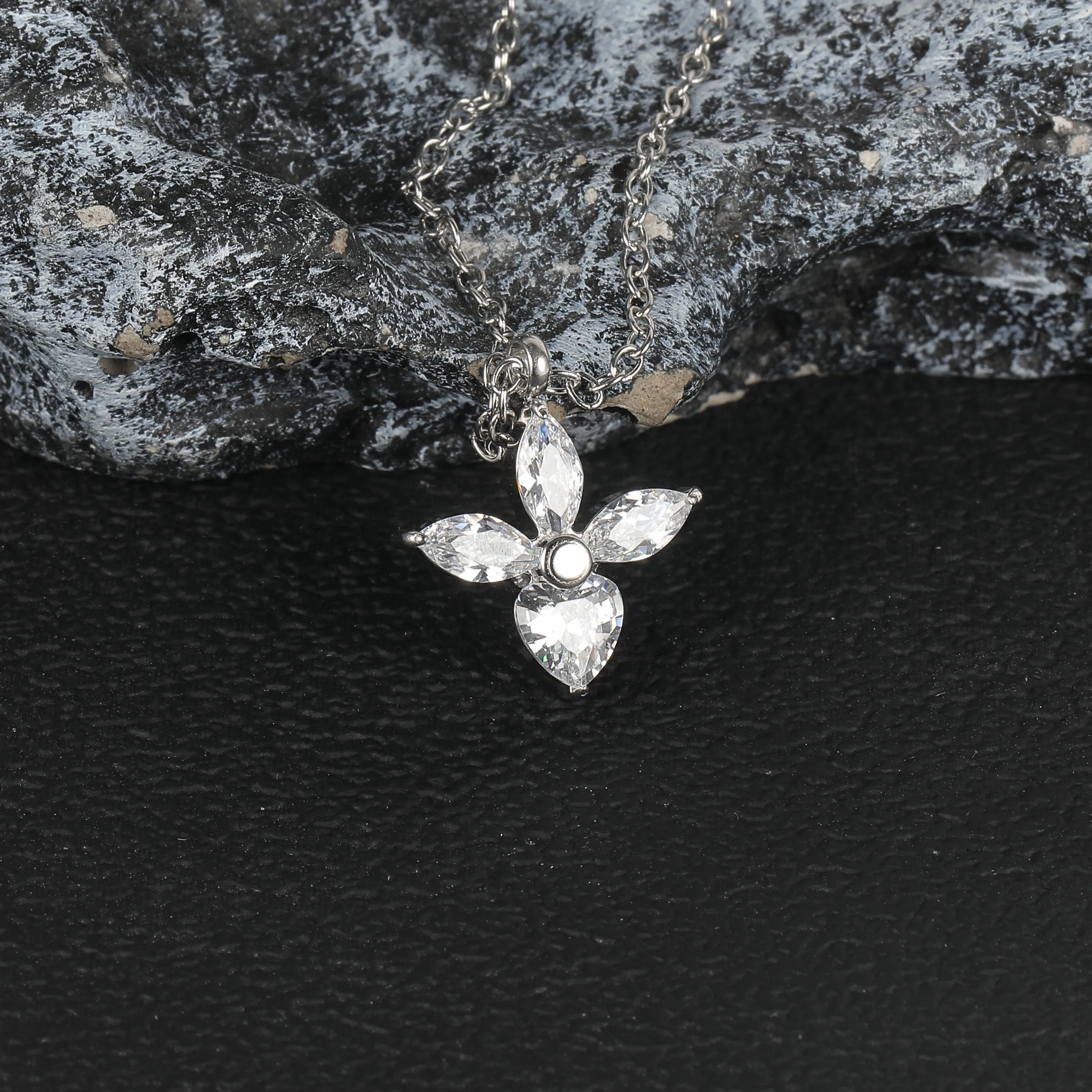 Simple Style Classic Style Geometric Letter Flower 304 Stainless Steel Women's Pendant Necklace display picture 50