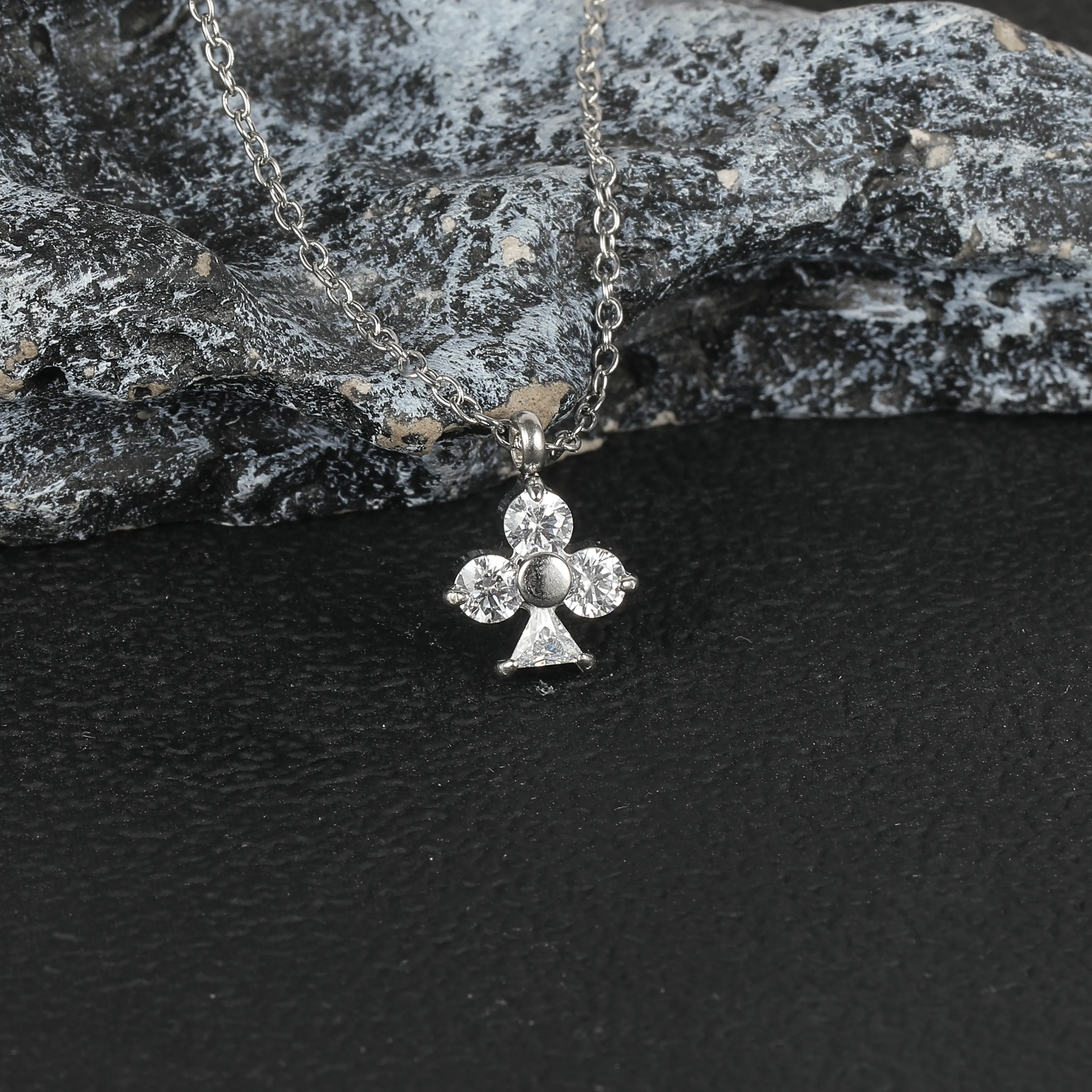 Simple Style Classic Style Geometric Letter Flower 304 Stainless Steel Women's Pendant Necklace display picture 53