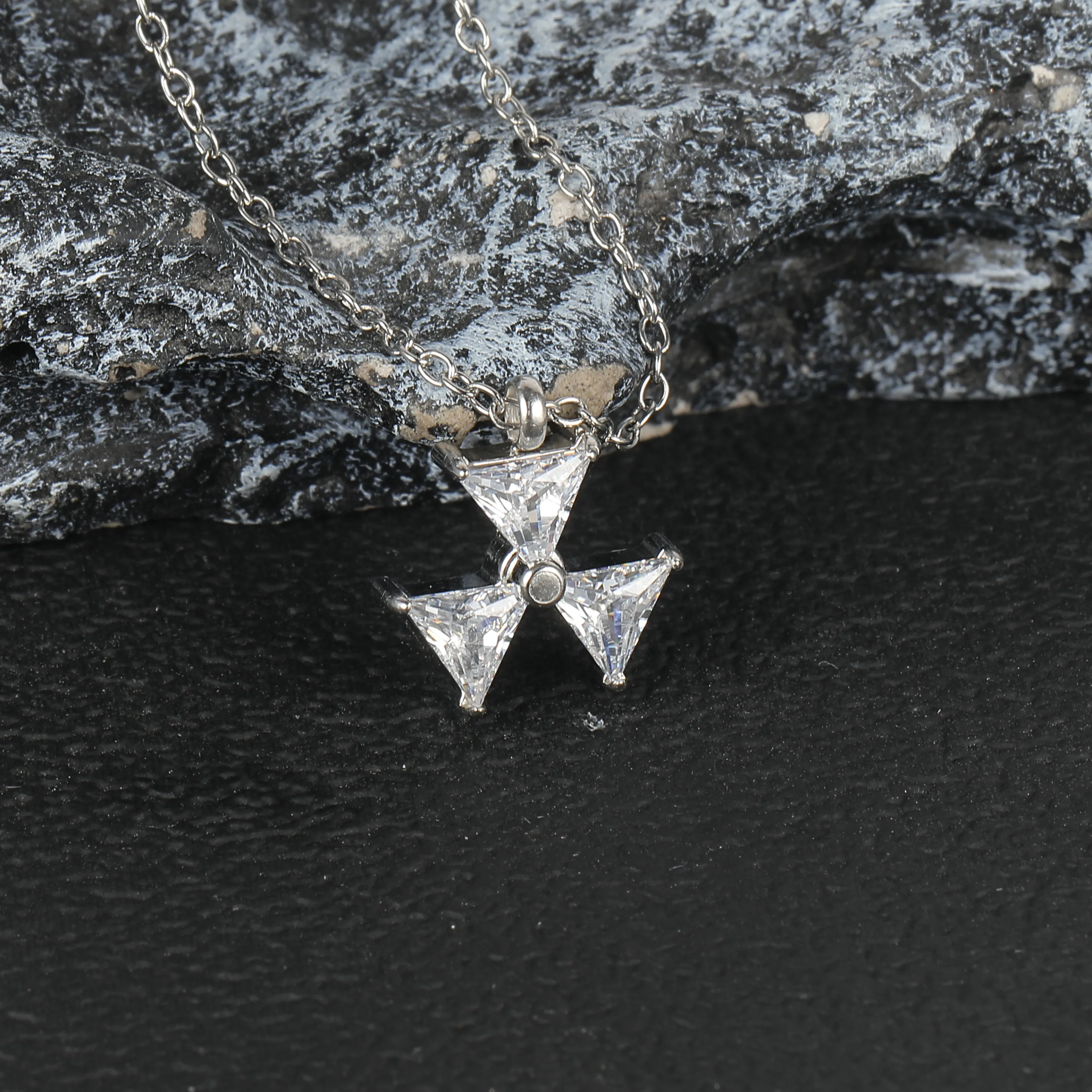 Simple Style Classic Style Geometric Letter Flower 304 Stainless Steel Women's Pendant Necklace display picture 58