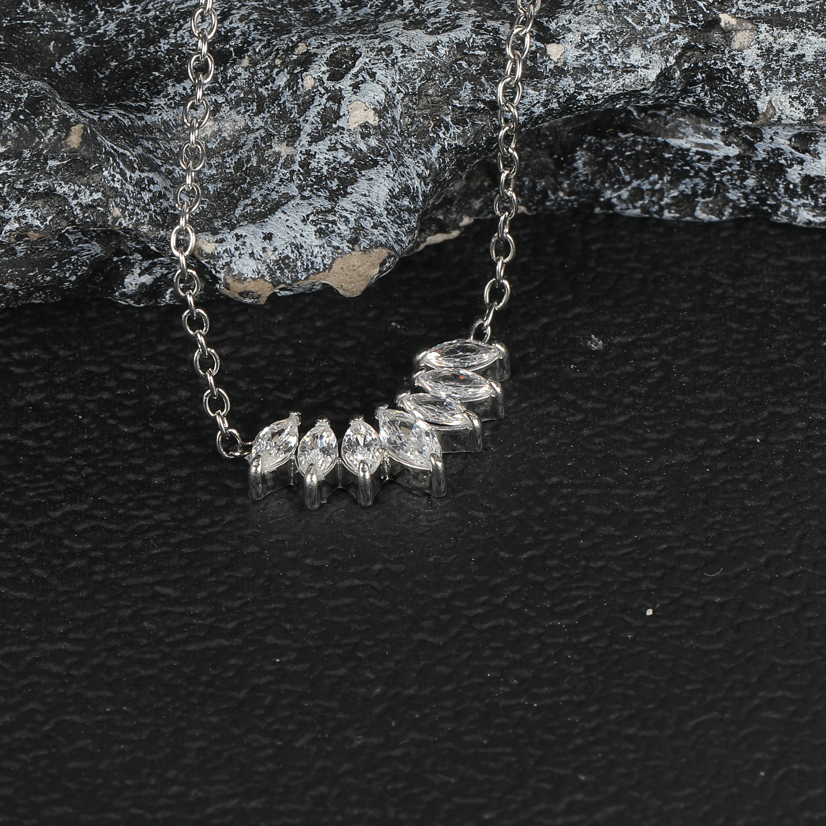 Simple Style Classic Style Geometric Letter Flower 304 Stainless Steel Women's Pendant Necklace display picture 72