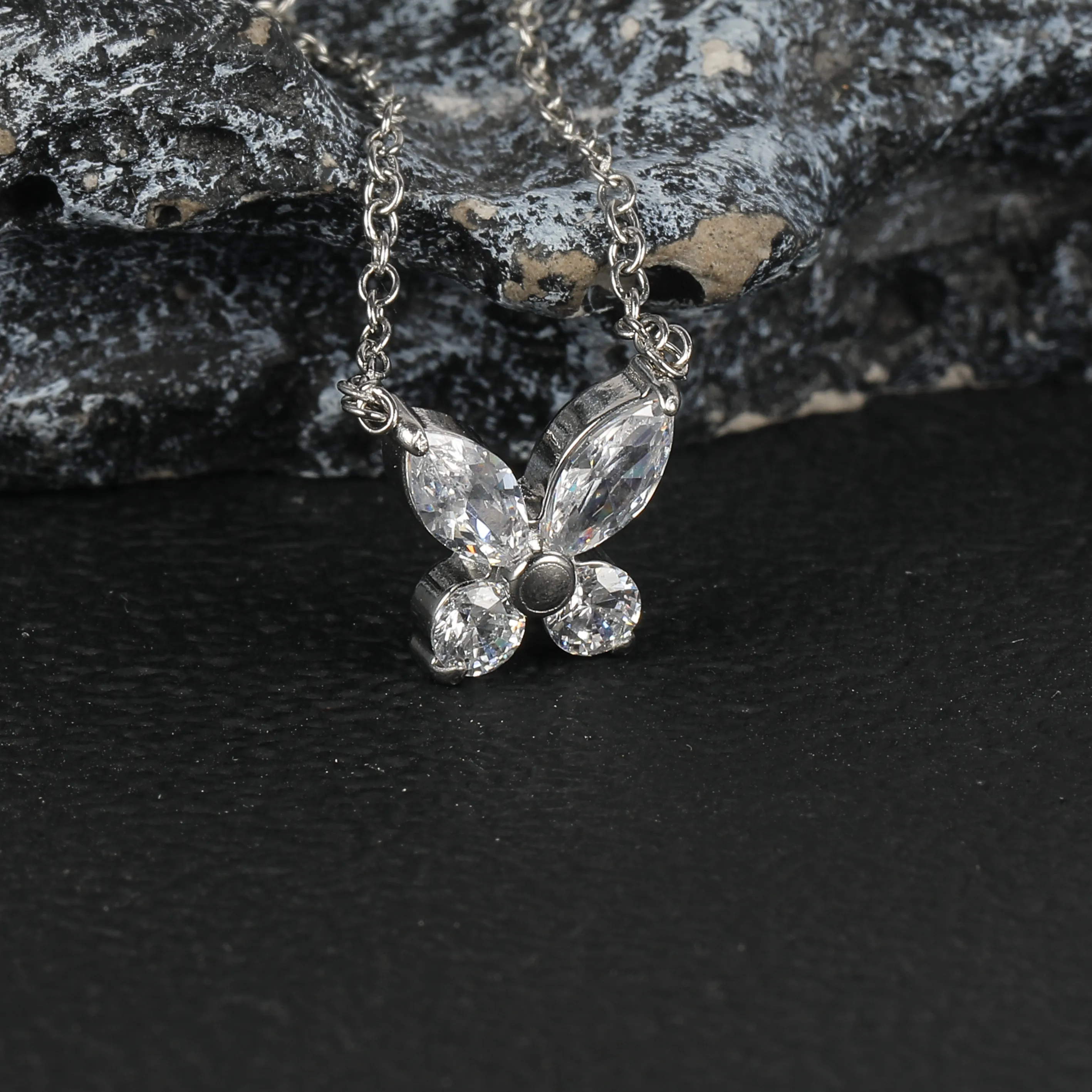 Simple Style Classic Style Geometric Letter Flower 304 Stainless Steel Women's Pendant Necklace display picture 76