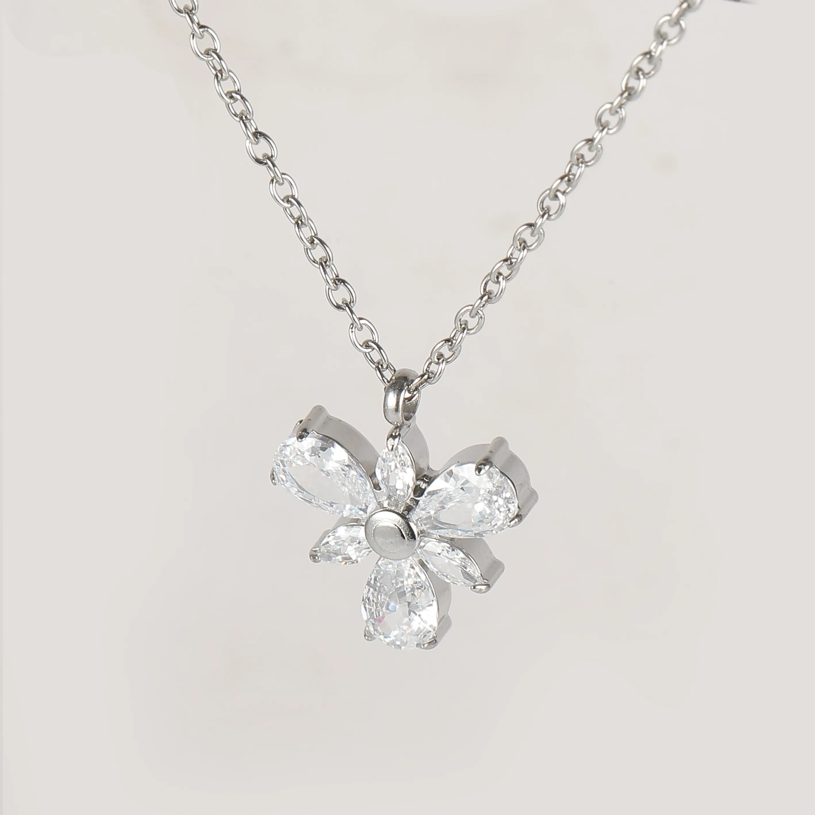 Simple Style Classic Style Geometric Letter Flower 304 Stainless Steel Women's Pendant Necklace display picture 85