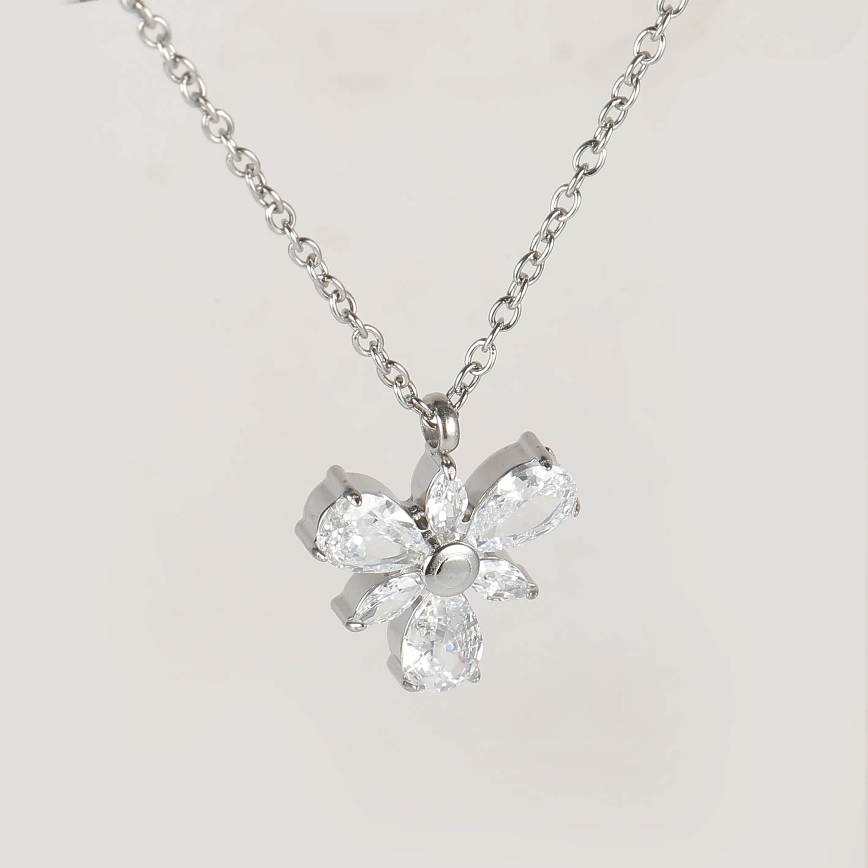 Simple Style Classic Style Geometric Letter Flower 304 Stainless Steel Women's Pendant Necklace display picture 86