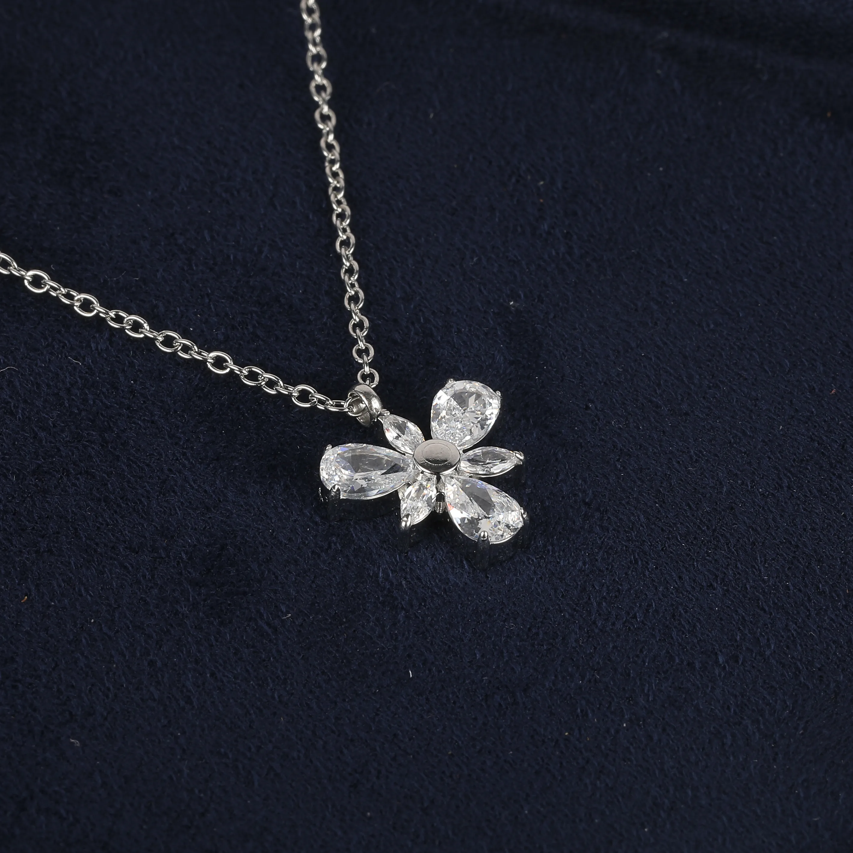 Simple Style Classic Style Geometric Letter Flower 304 Stainless Steel Women's Pendant Necklace display picture 87
