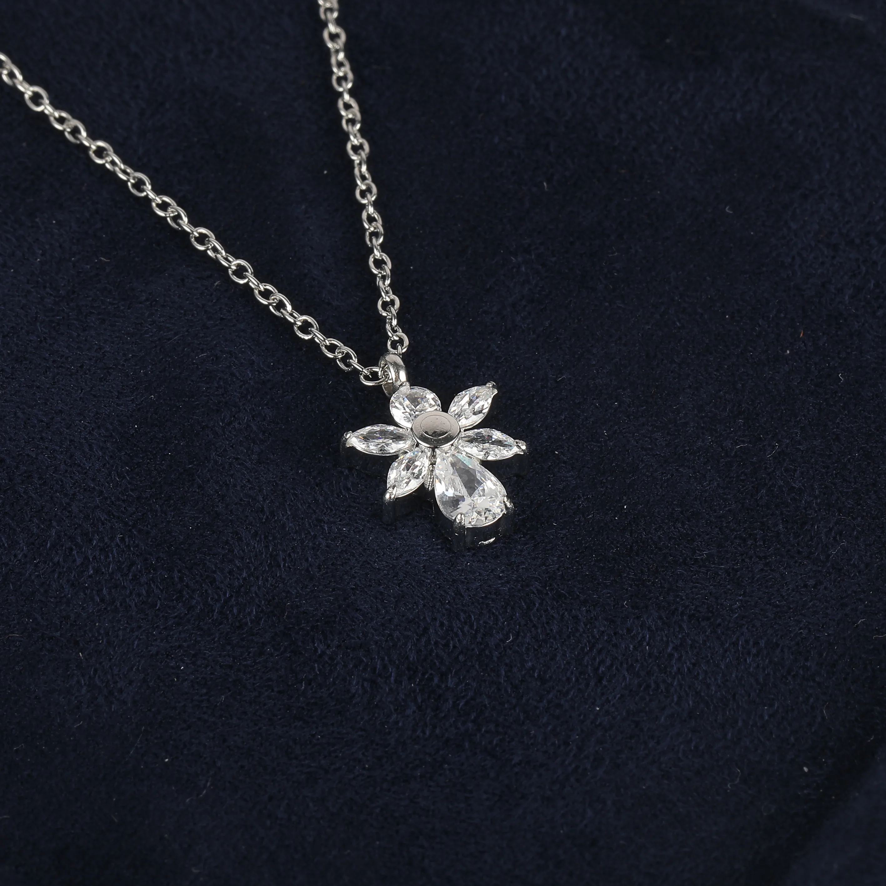 Simple Style Classic Style Geometric Letter Flower 304 Stainless Steel Women's Pendant Necklace display picture 88