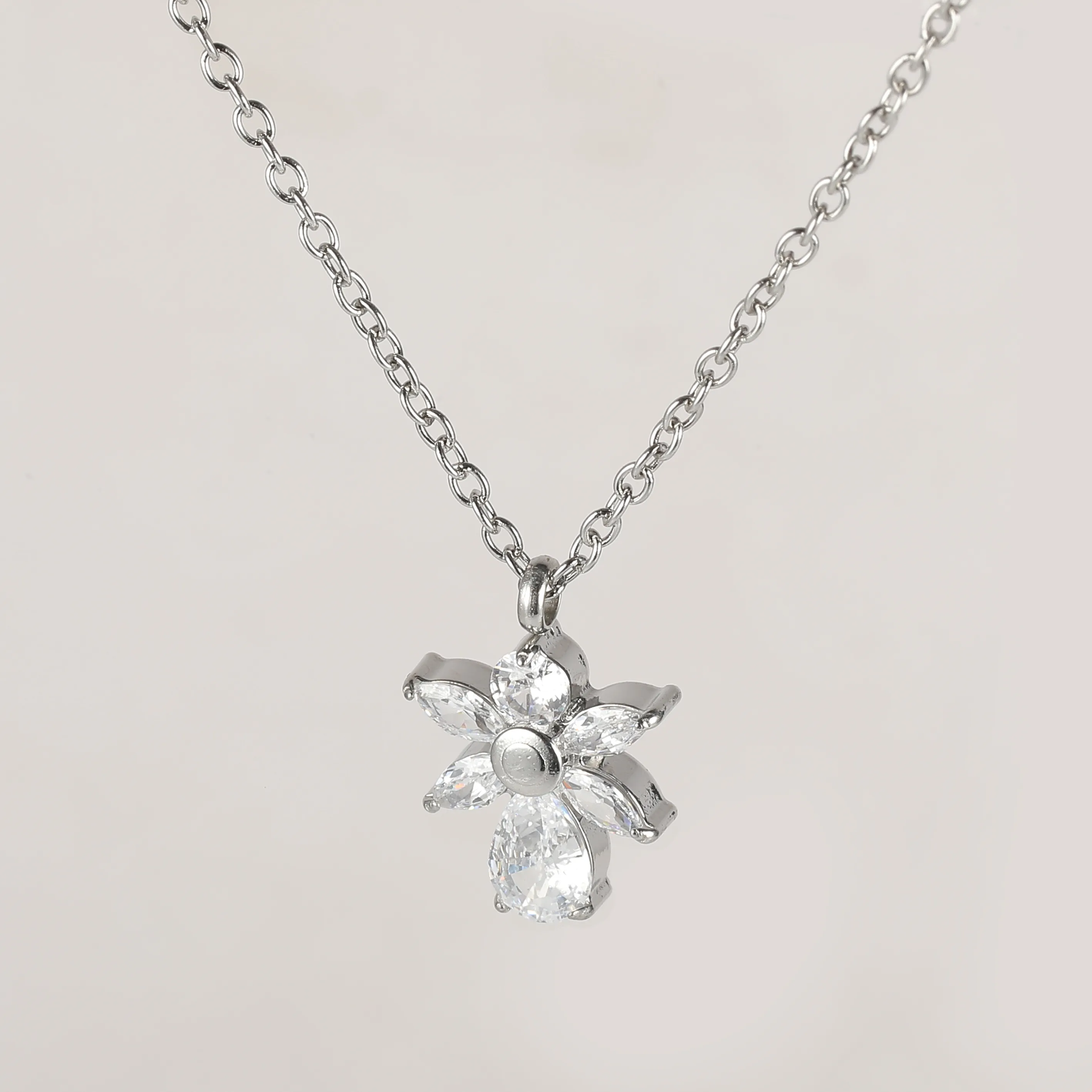 Simple Style Classic Style Geometric Letter Flower 304 Stainless Steel Women's Pendant Necklace display picture 89