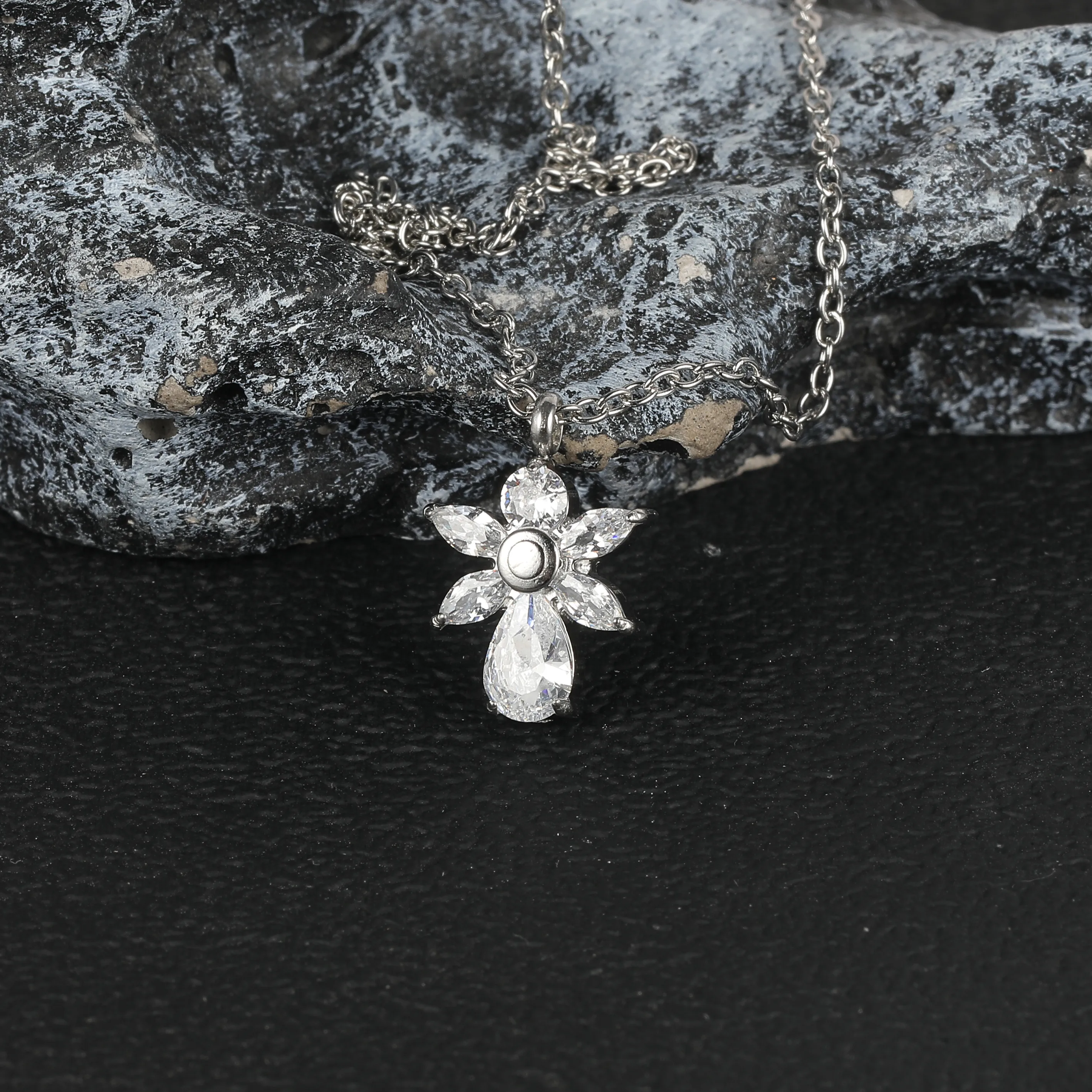 Simple Style Classic Style Geometric Letter Flower 304 Stainless Steel Women's Pendant Necklace display picture 90