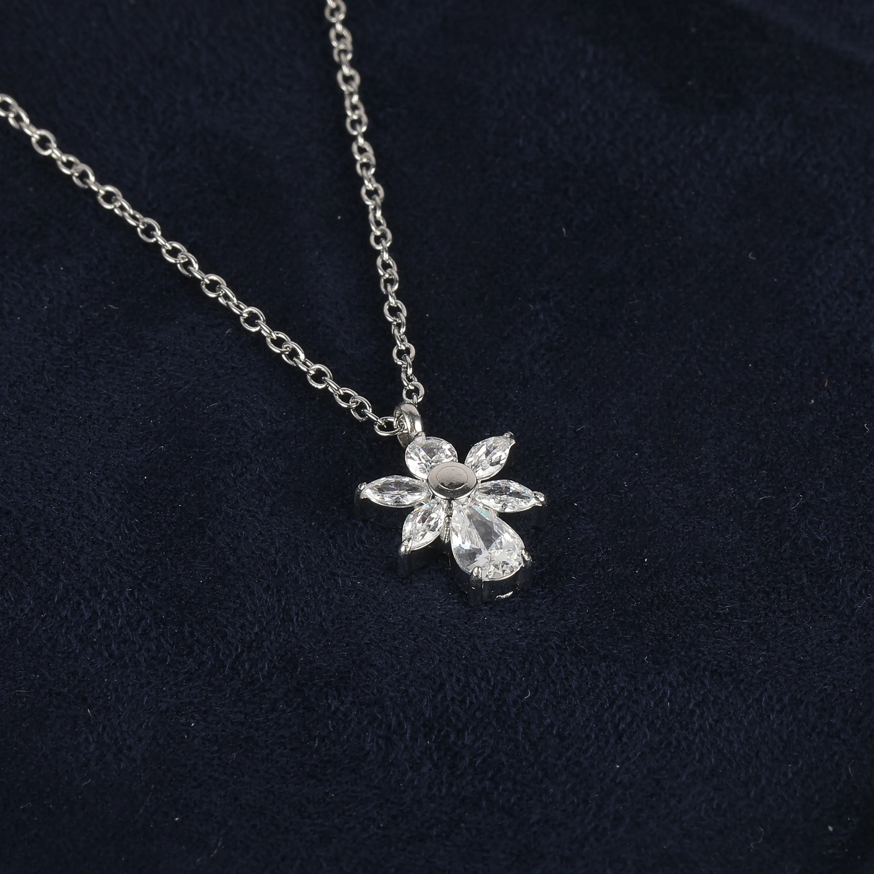 Simple Style Classic Style Geometric Letter Flower 304 Stainless Steel Women's Pendant Necklace display picture 91