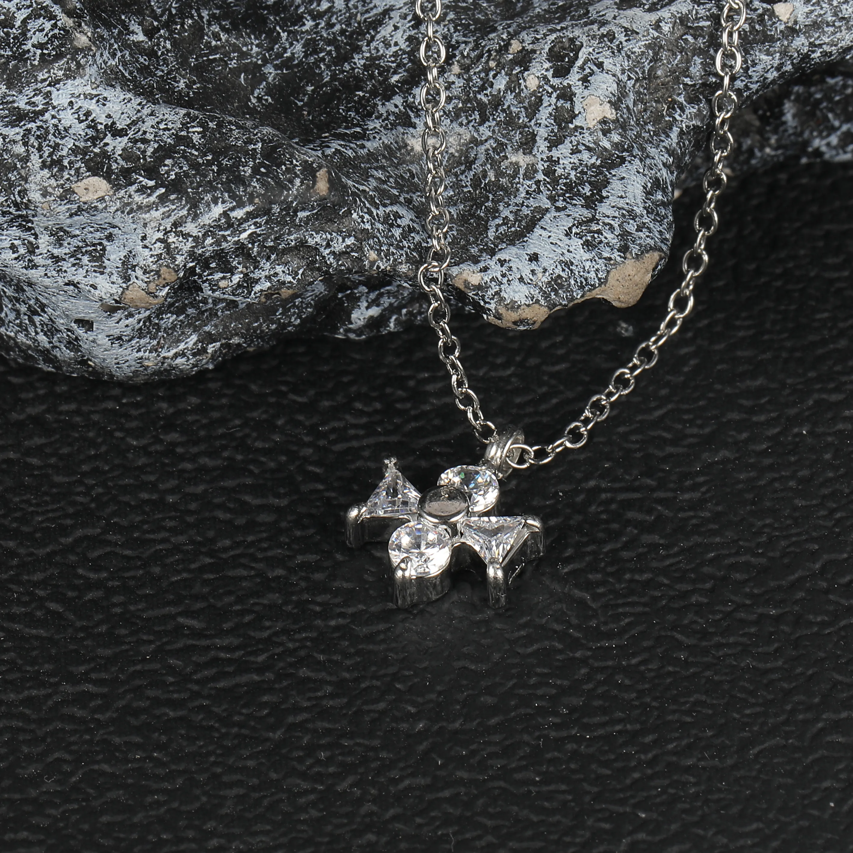 Simple Style Classic Style Geometric Letter Flower 304 Stainless Steel Women's Pendant Necklace display picture 94