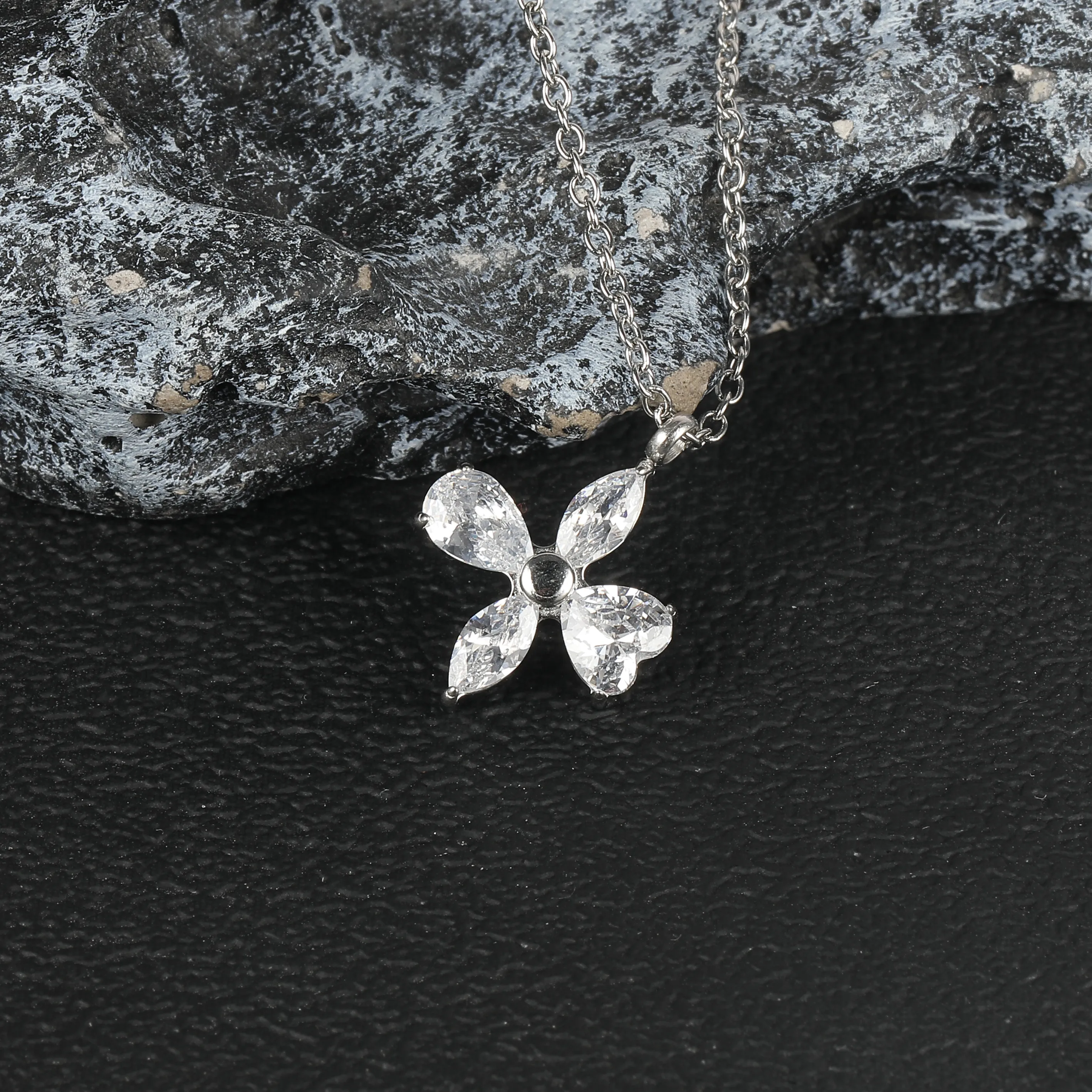 Simple Style Classic Style Geometric Letter Flower 304 Stainless Steel Women's Pendant Necklace display picture 97