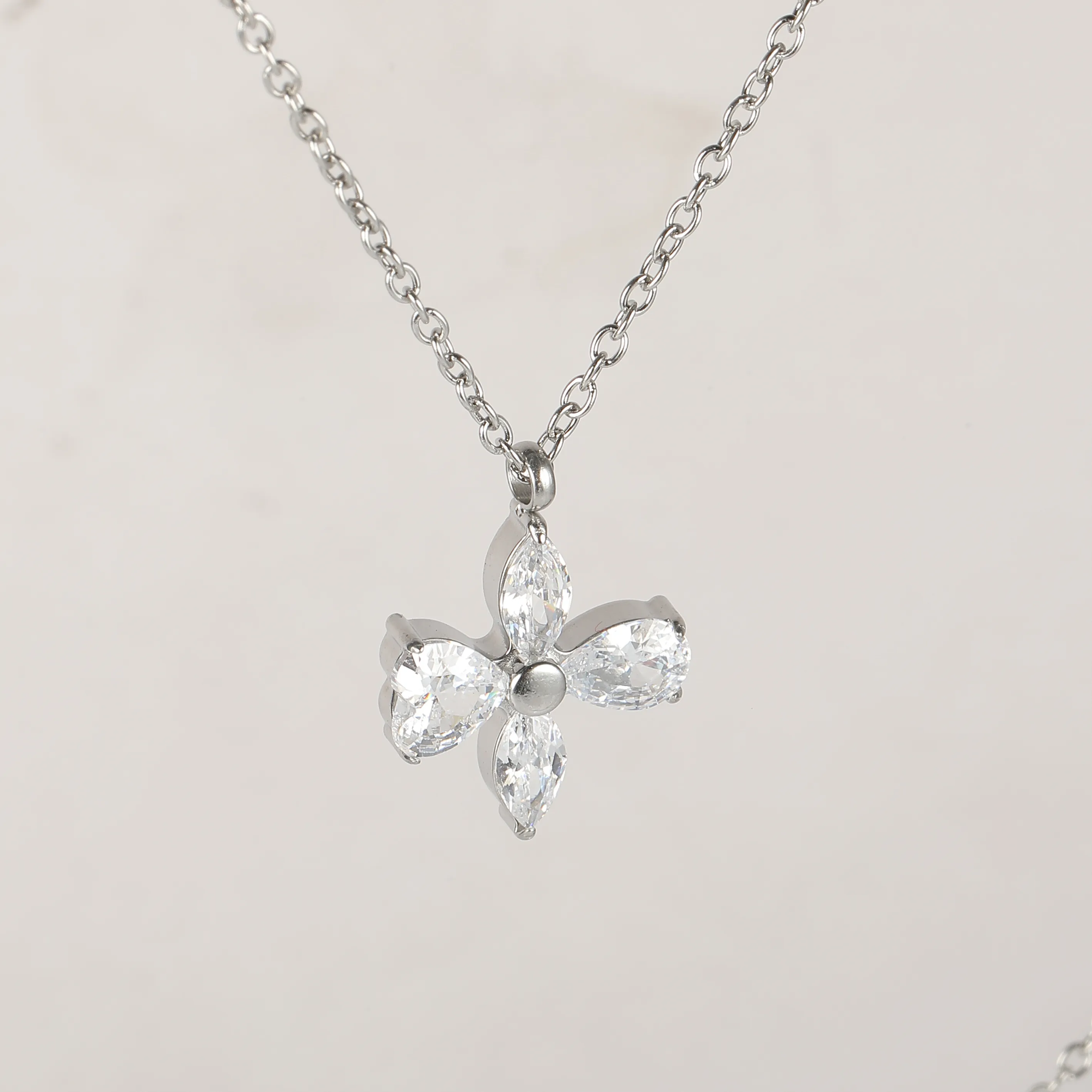 Simple Style Classic Style Geometric Letter Flower 304 Stainless Steel Women's Pendant Necklace display picture 100