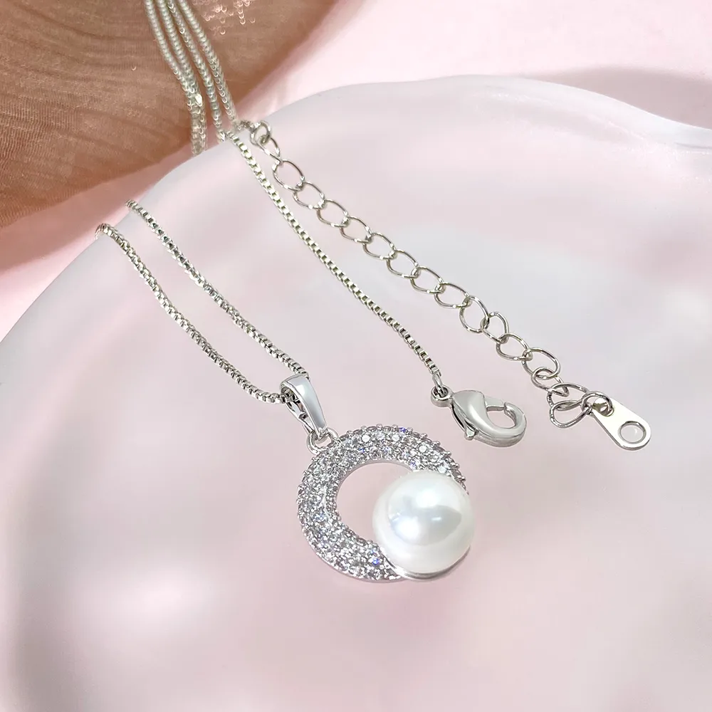 Elegant Round Copper Plating Inlay Pearl Zircon White Gold Plated Women's Pendant Necklace display picture 5