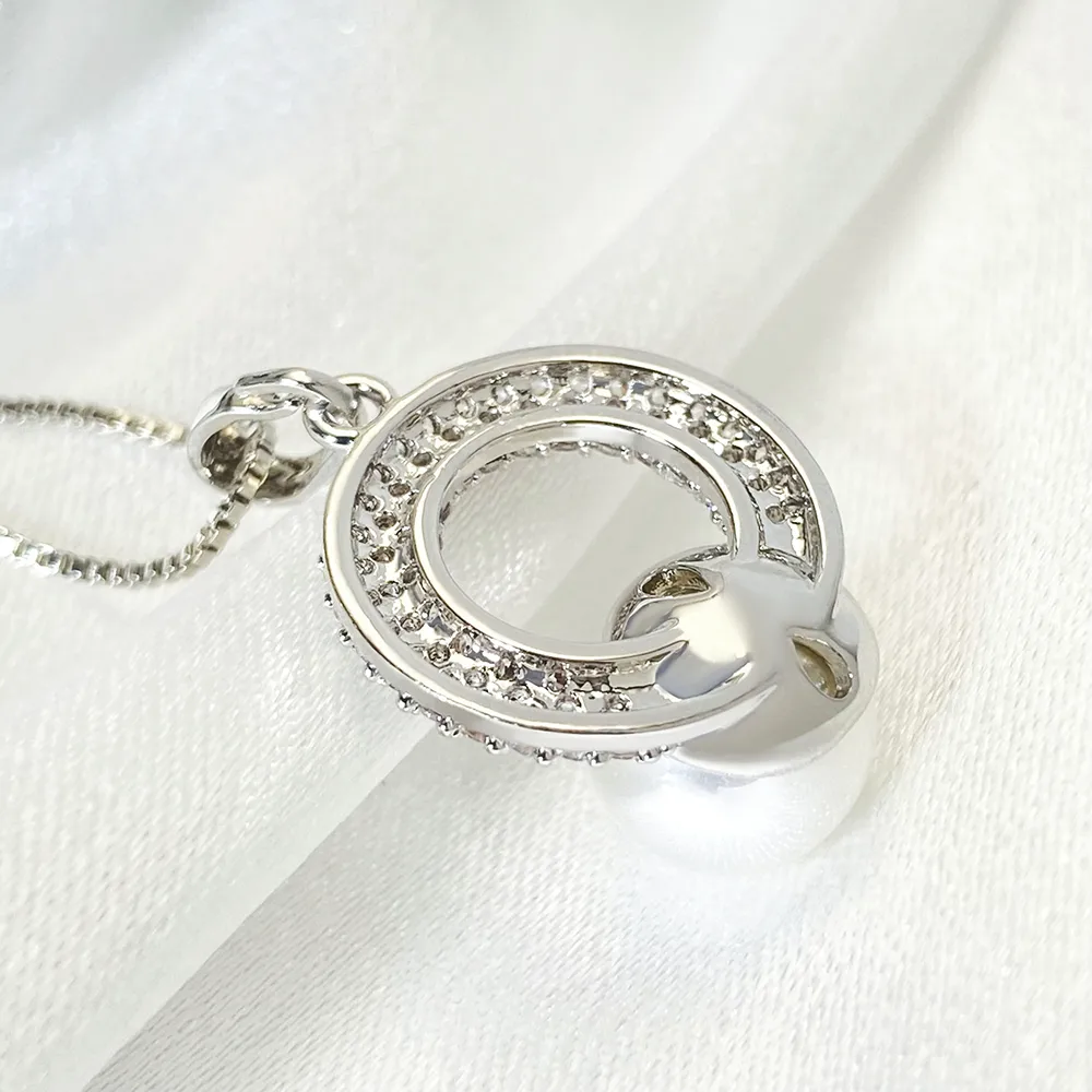 Elegant Round Copper Plating Inlay Pearl Zircon White Gold Plated Women's Pendant Necklace display picture 3