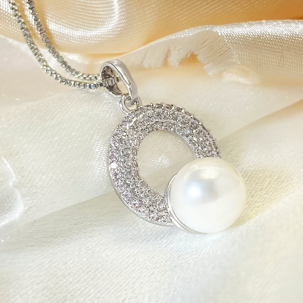 Elegant Round Copper Plating Inlay Pearl Zircon White Gold Plated Women's Pendant Necklace display picture 9