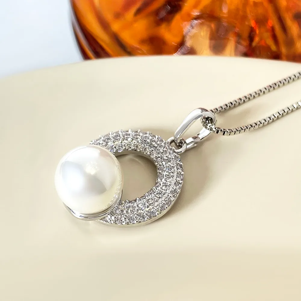 Elegant Round Copper Plating Inlay Pearl Zircon White Gold Plated Women's Pendant Necklace display picture 4
