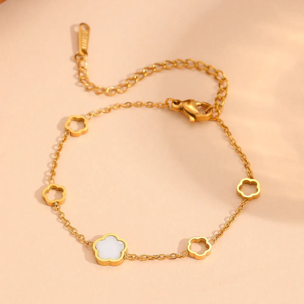 Elegant Butterfly Titanium Steel 18K Gold Plated Women's Bracelets display picture 3