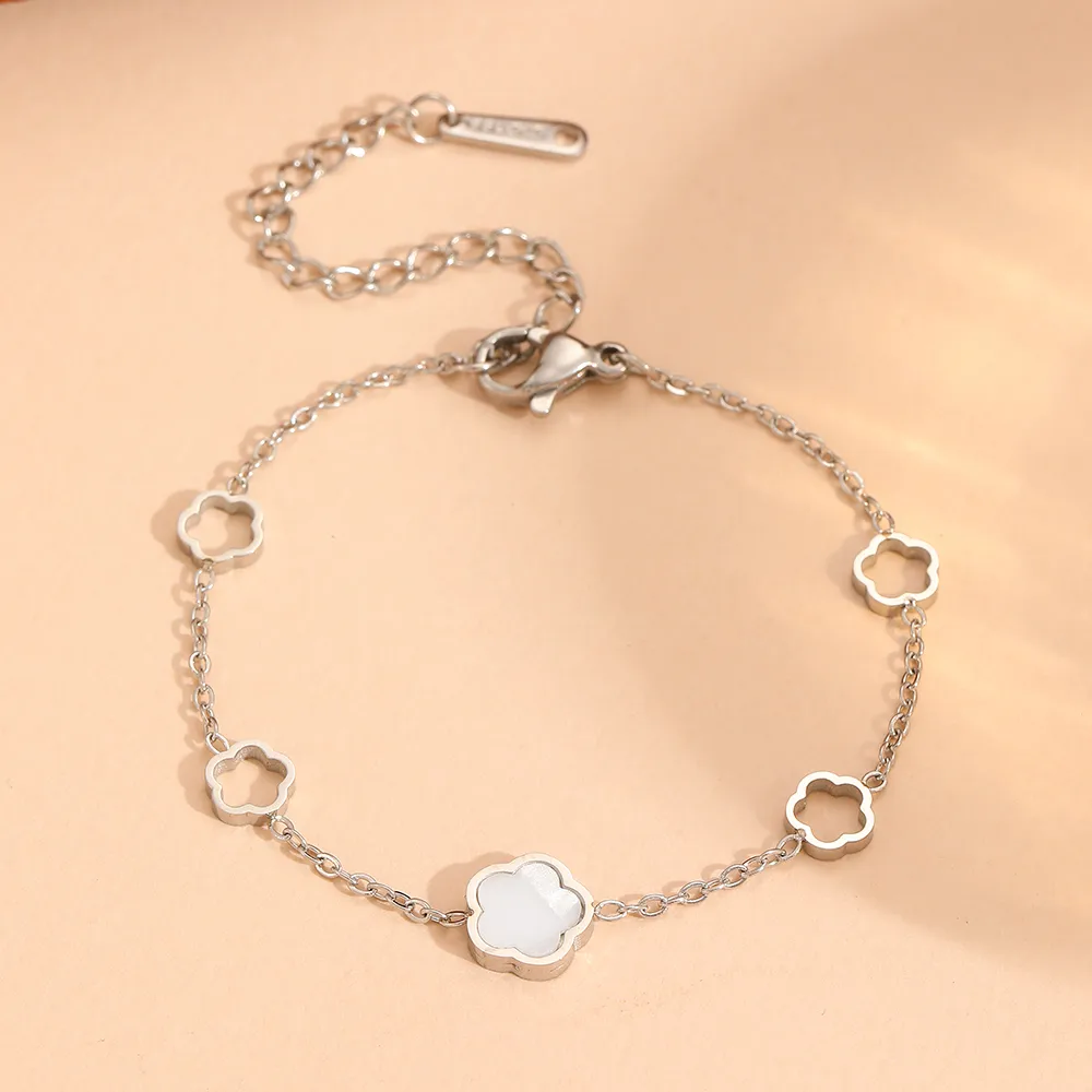 Elegant Butterfly Titanium Steel 18K Gold Plated Women's Bracelets display picture 5