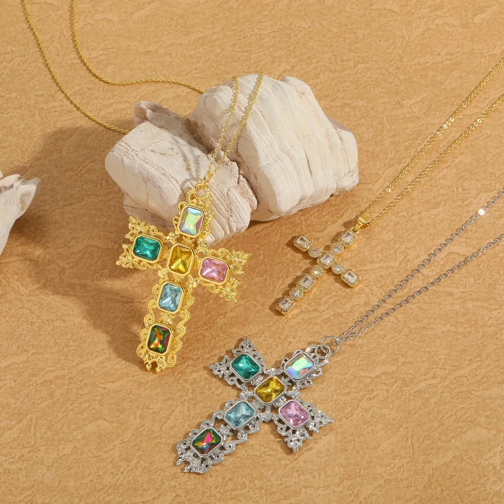 Retro Classic Style Cross Copper Zircon 14K Gold Plated Women's Pendant Necklace display picture 6