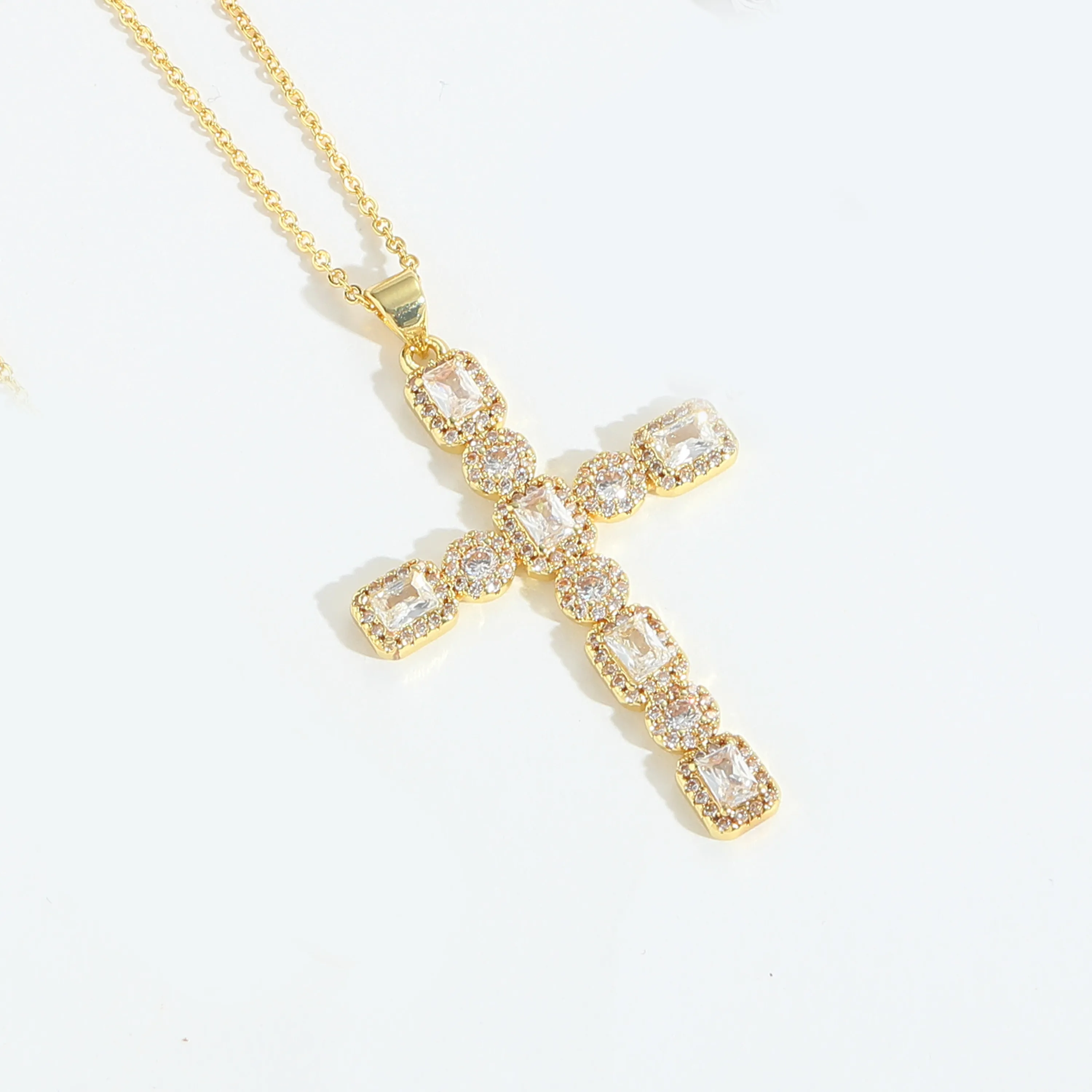 Retro Classic Style Cross Copper Zircon 14K Gold Plated Women's Pendant Necklace display picture 8