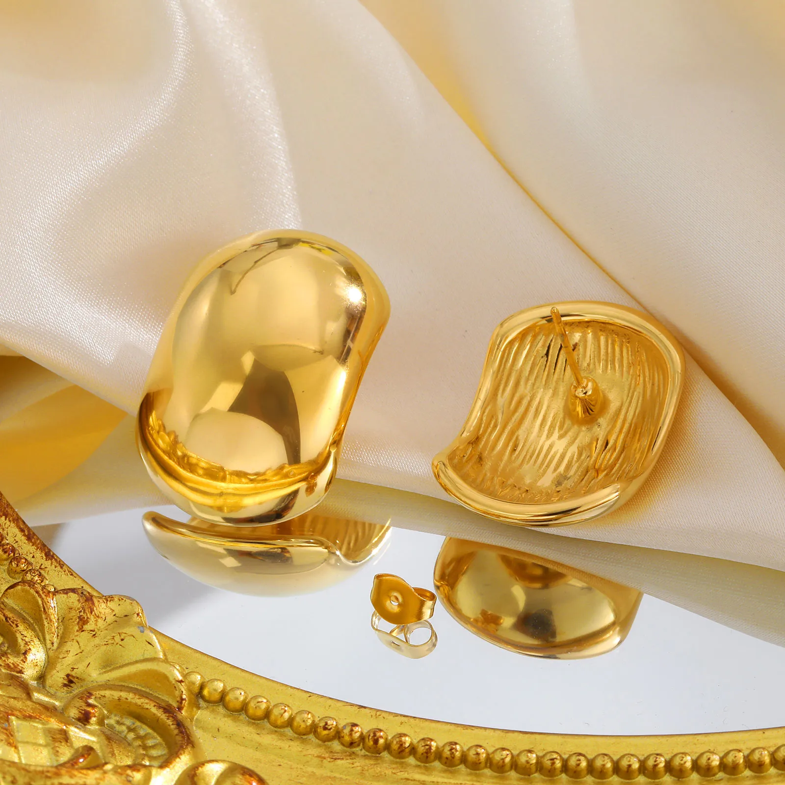 Simple Style Geometric Plating 304 Stainless Steel 18K Gold Plated Butterfly Backs Ear Studs display picture 5