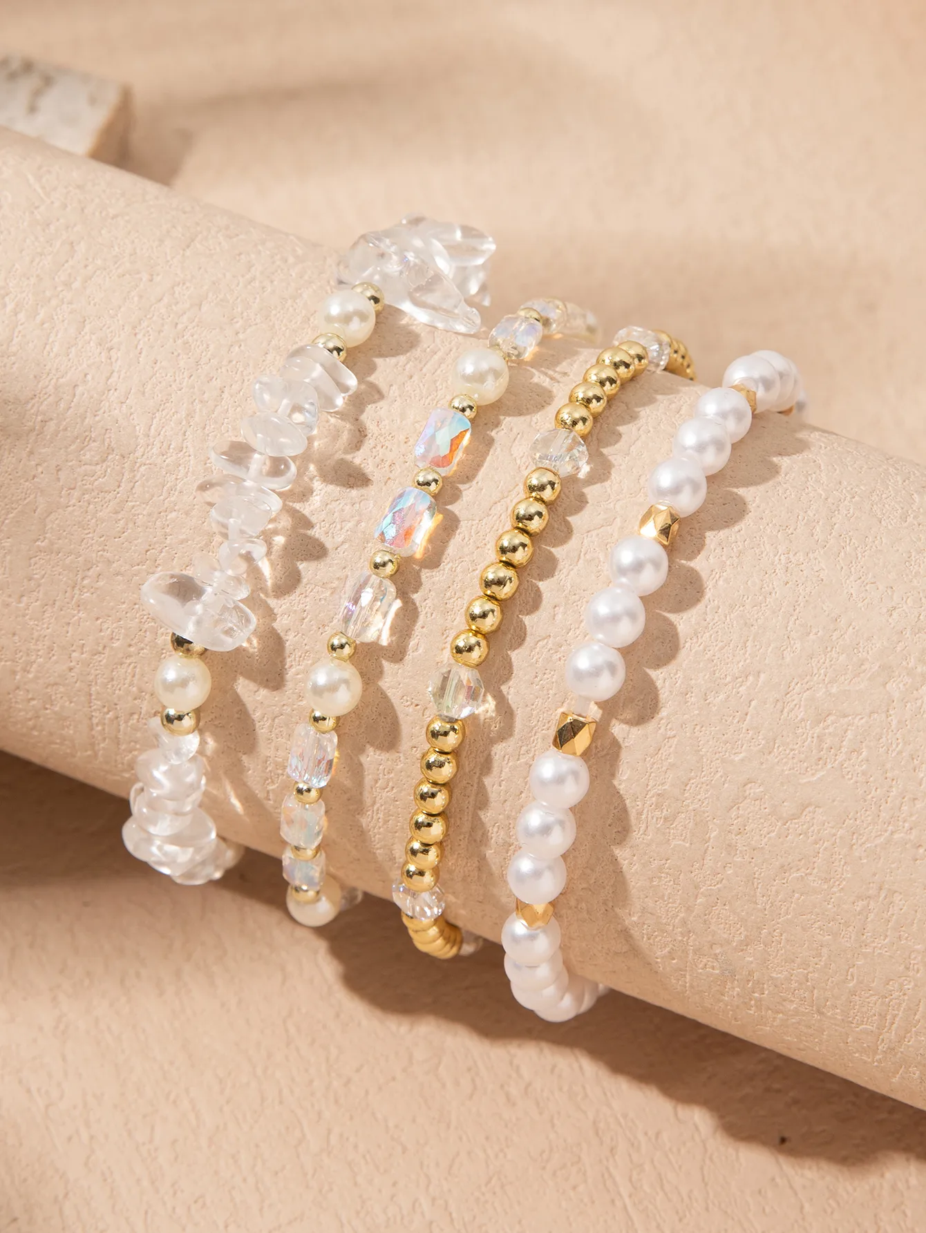 Casual Sweet Commute Round Natural Stone Crystal Glass Women's Bracelets display picture 1