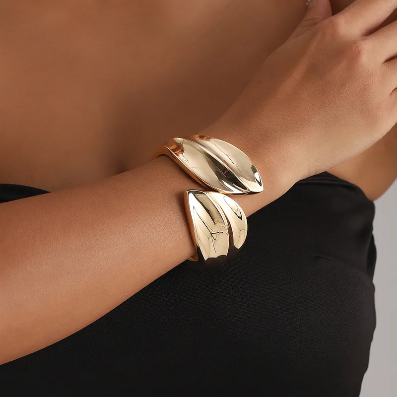 Luxurious Simple Style Leaves Alloy Plating Women's Bangle display picture 4