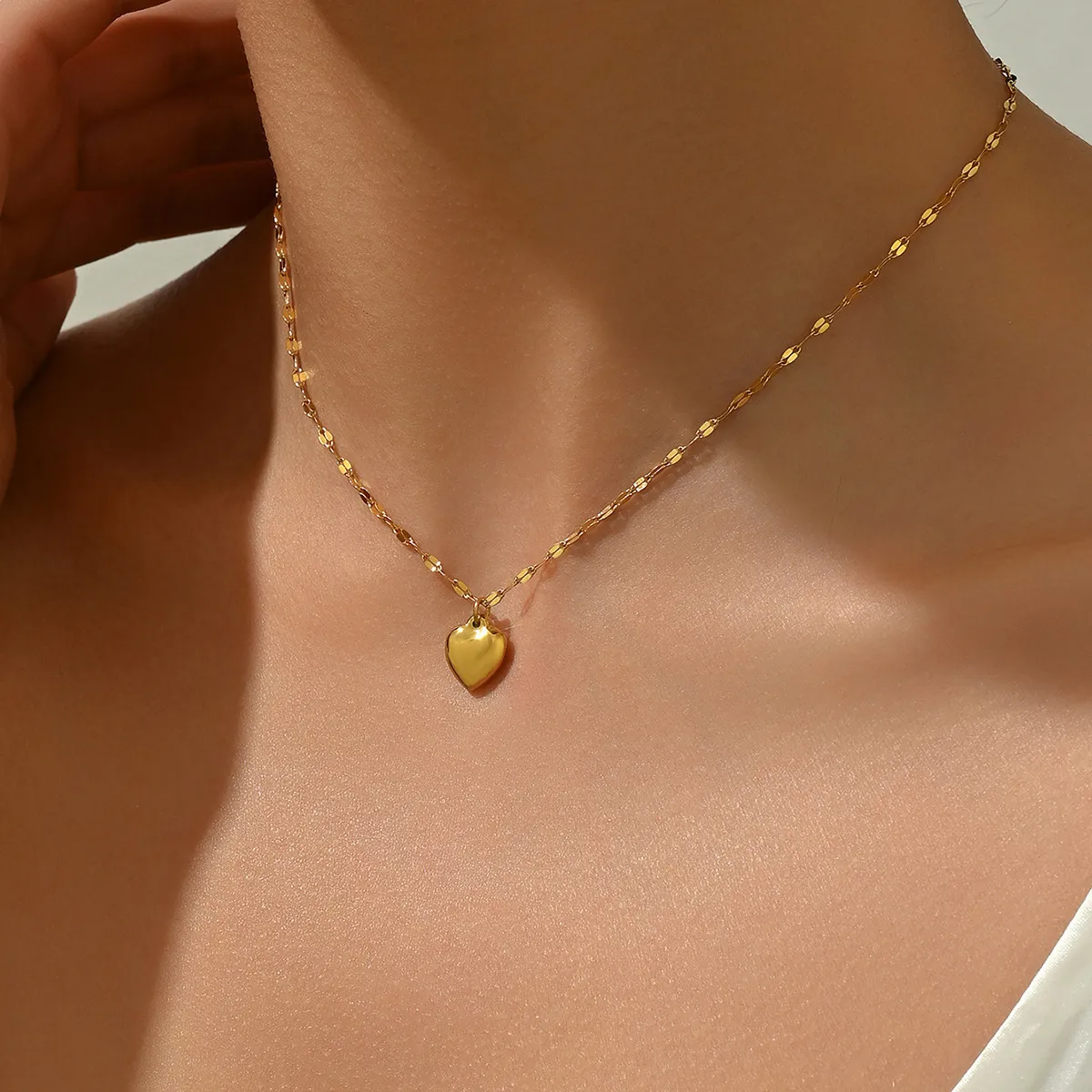 Classic Style Heart Shape 304 Stainless Steel Women's Pendant Necklace display picture 6