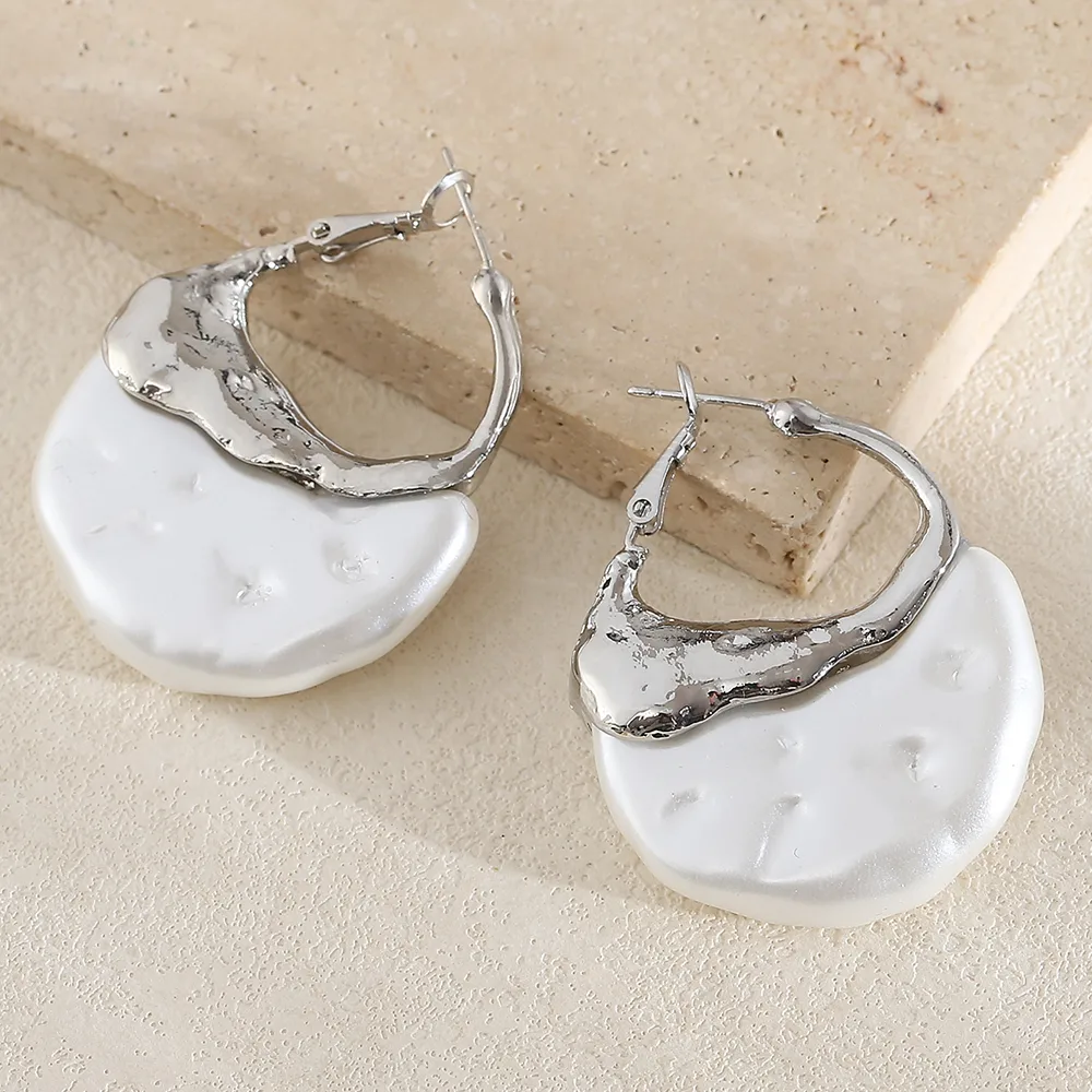 1 Pair Glam Round Alloy Pearl Earrings display picture 3