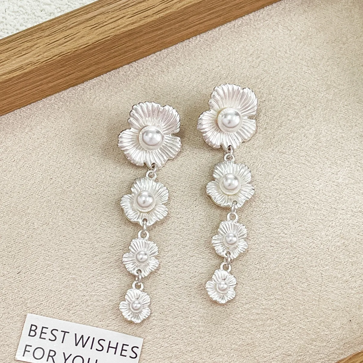 1 Pair Exaggerated Artistic Flower Plating Alloy Drop Earrings display picture 3