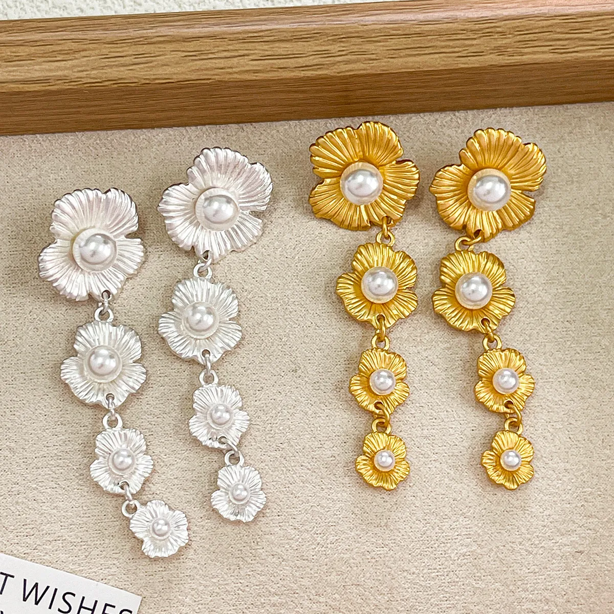 1 Pair Exaggerated Artistic Flower Plating Alloy Drop Earrings display picture 6
